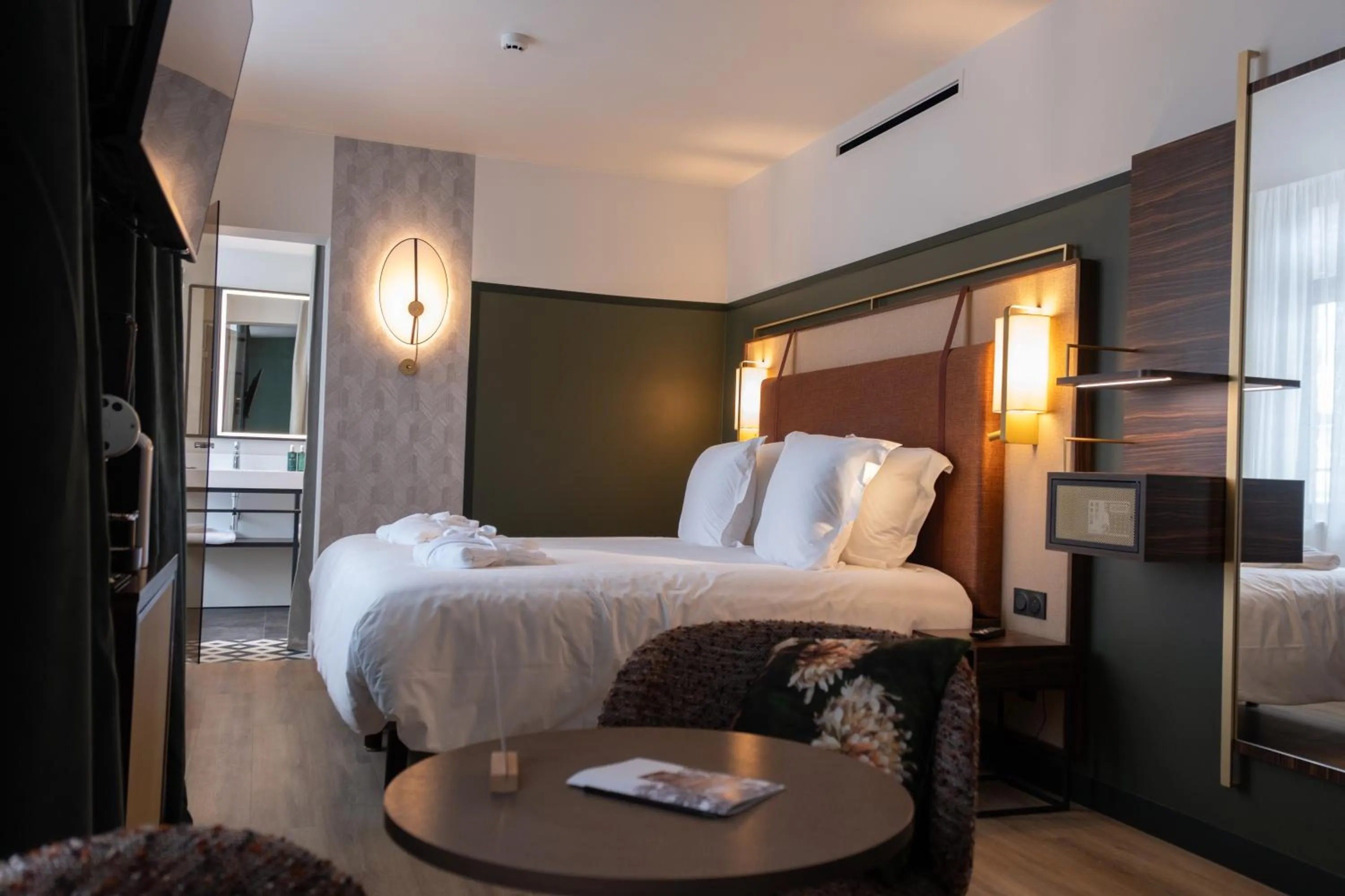 Bed in Hotel & Spa Oceania Lille Les Augustins