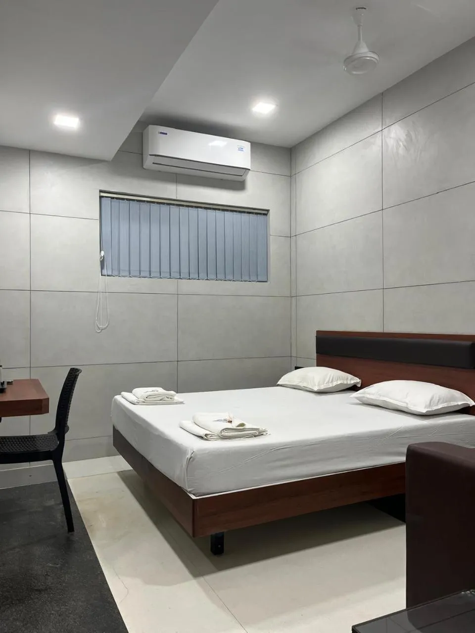 Bedroom, Bed in Vijey Hotels