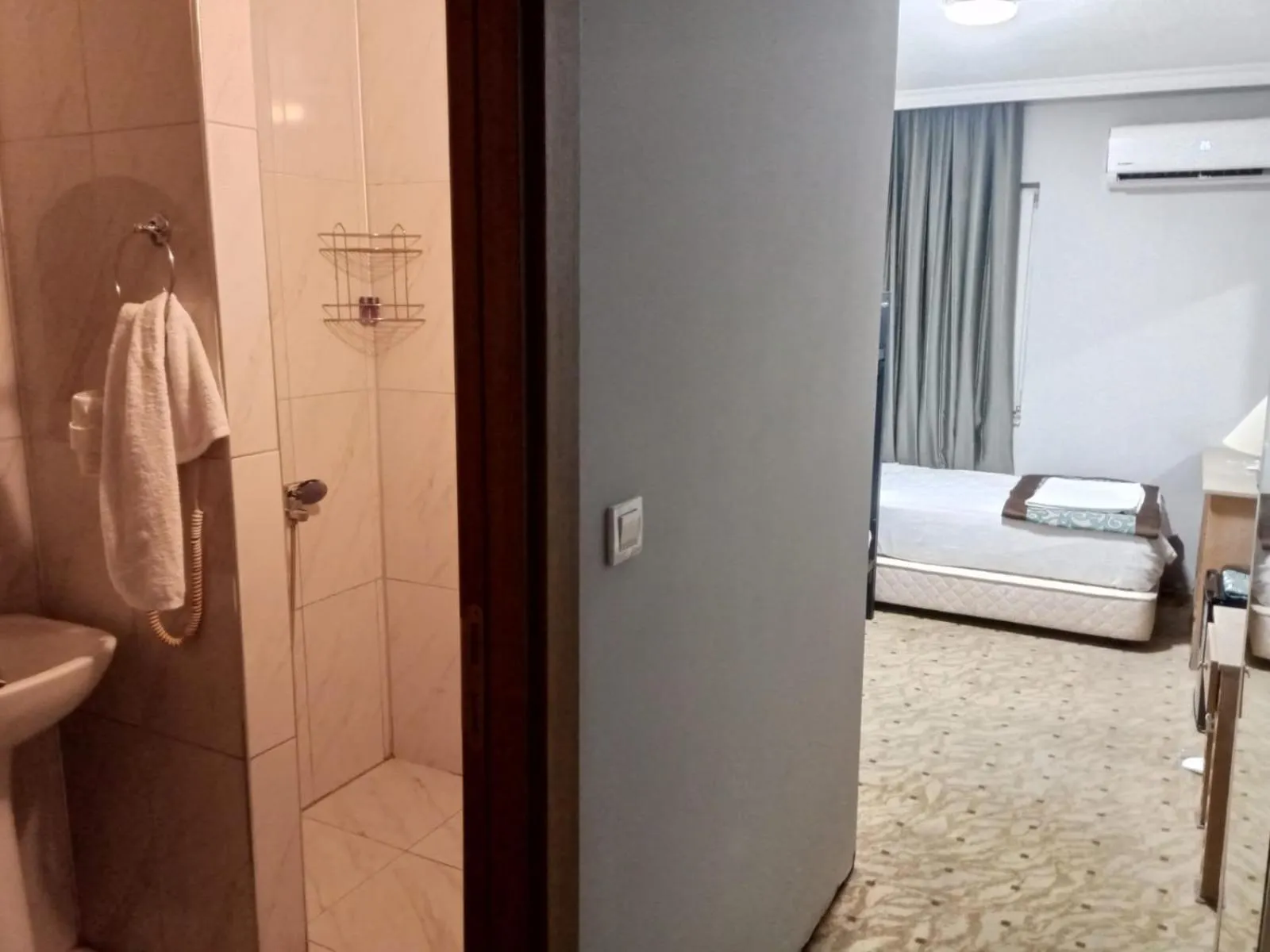 Bathroom, Bed in Sever Hotel