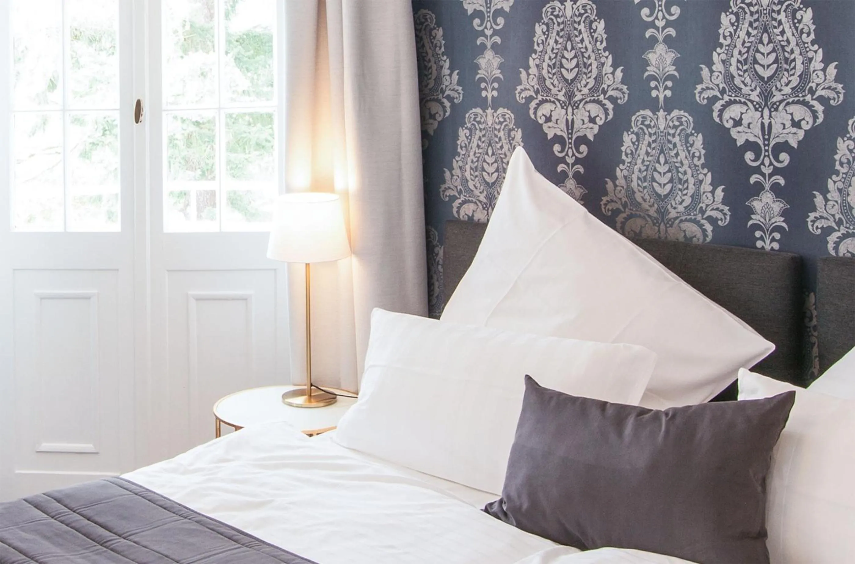 Bed in Hofgut Dippelshof Hotel- und Restaurant KG