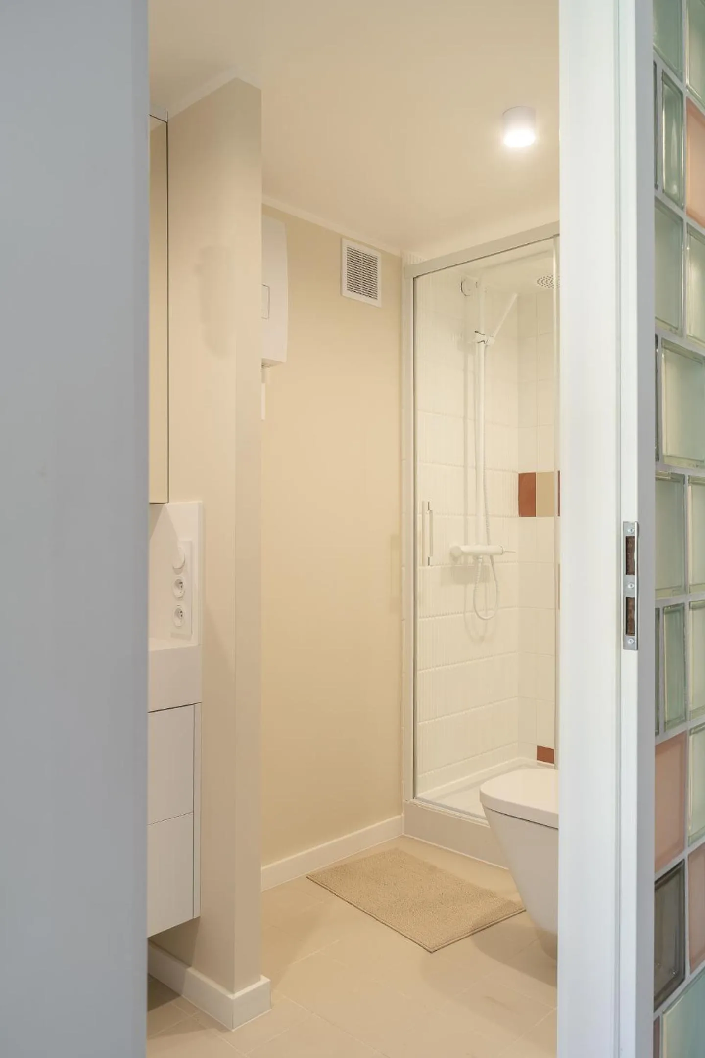 Shower in RentPlanet - Apartamenty Rynek