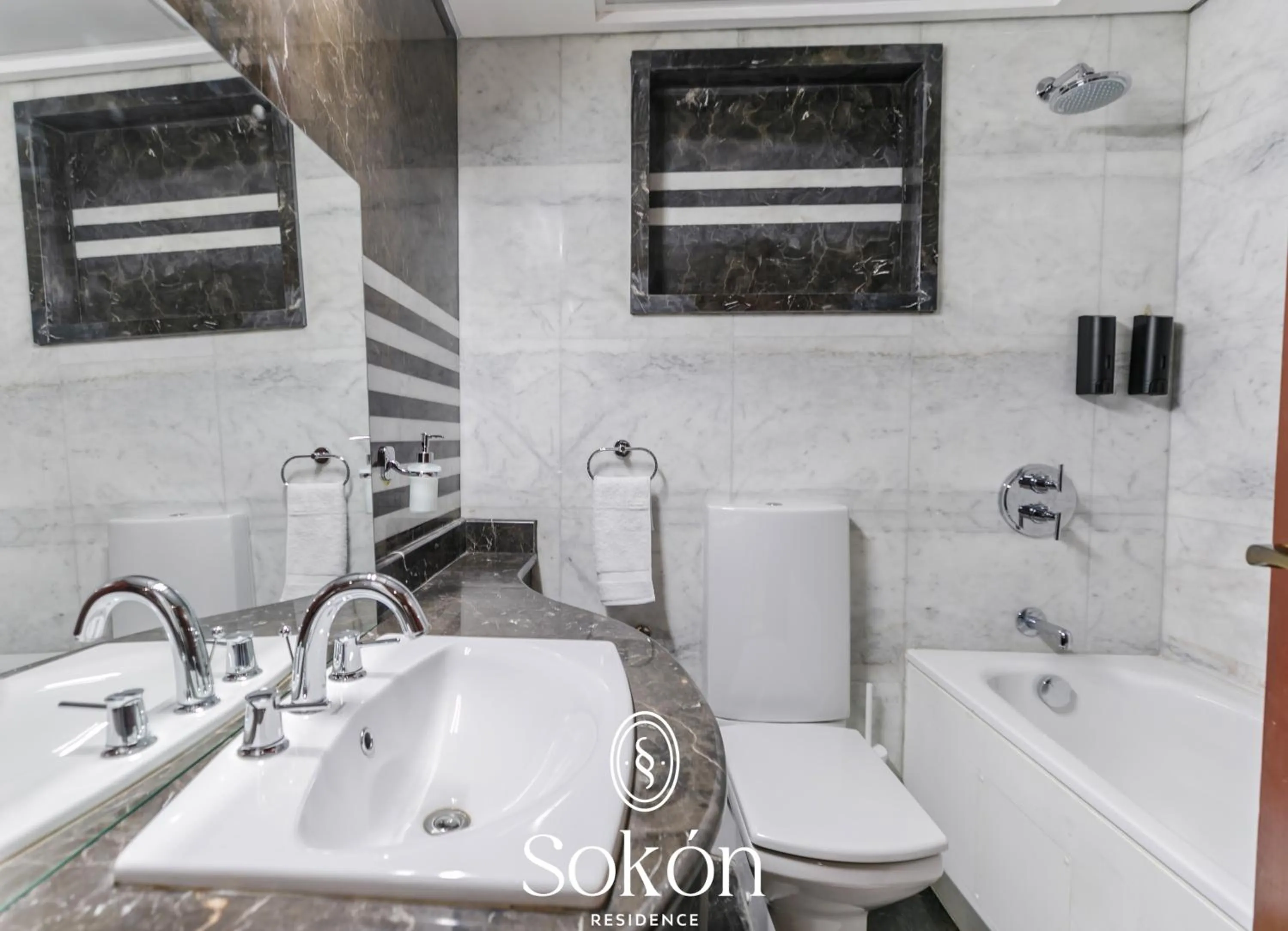 Toilet in Sokon Residence Partial Nile view at Maadi