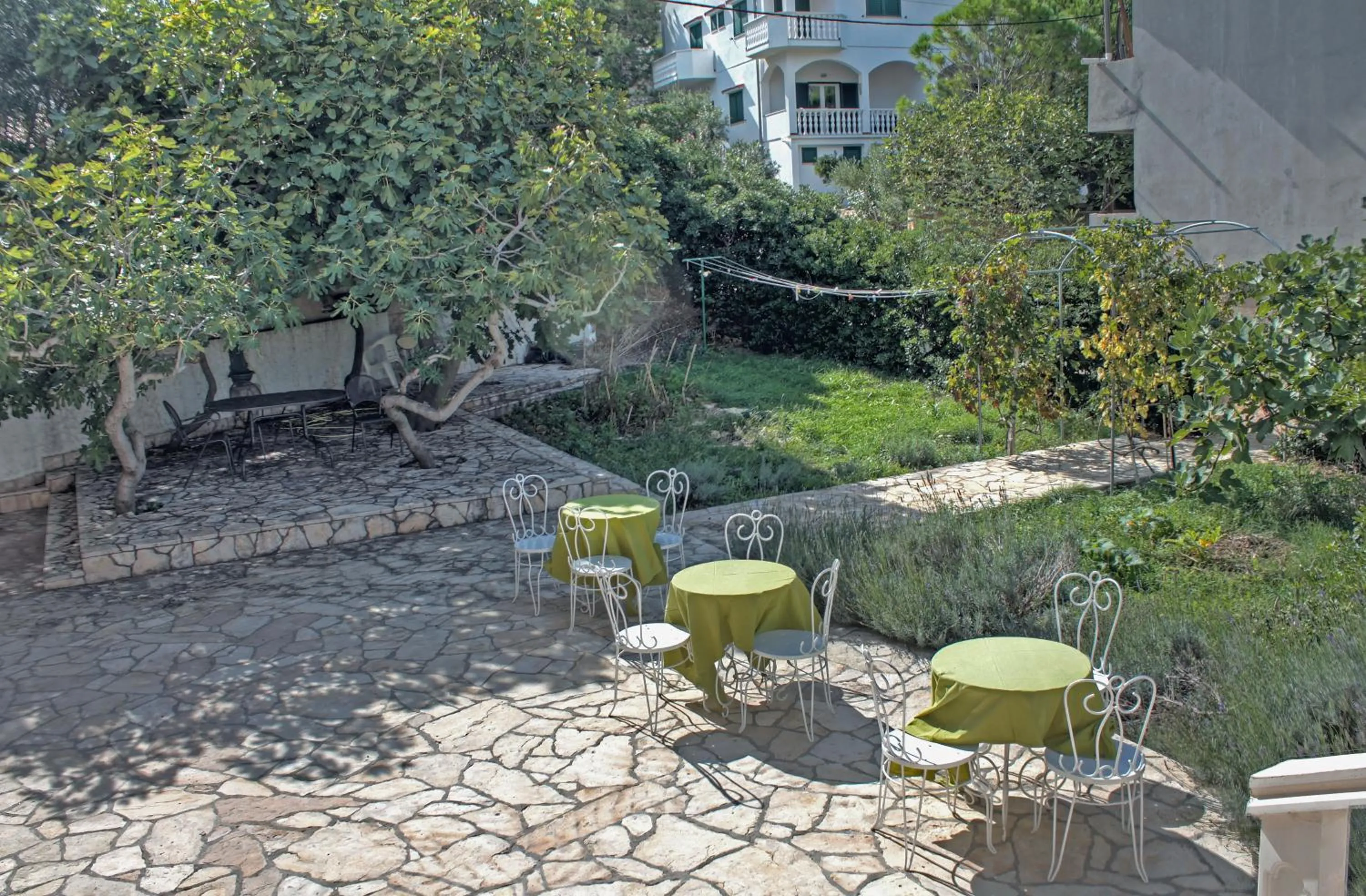 Patio in Lokunja Bed&Breakfast