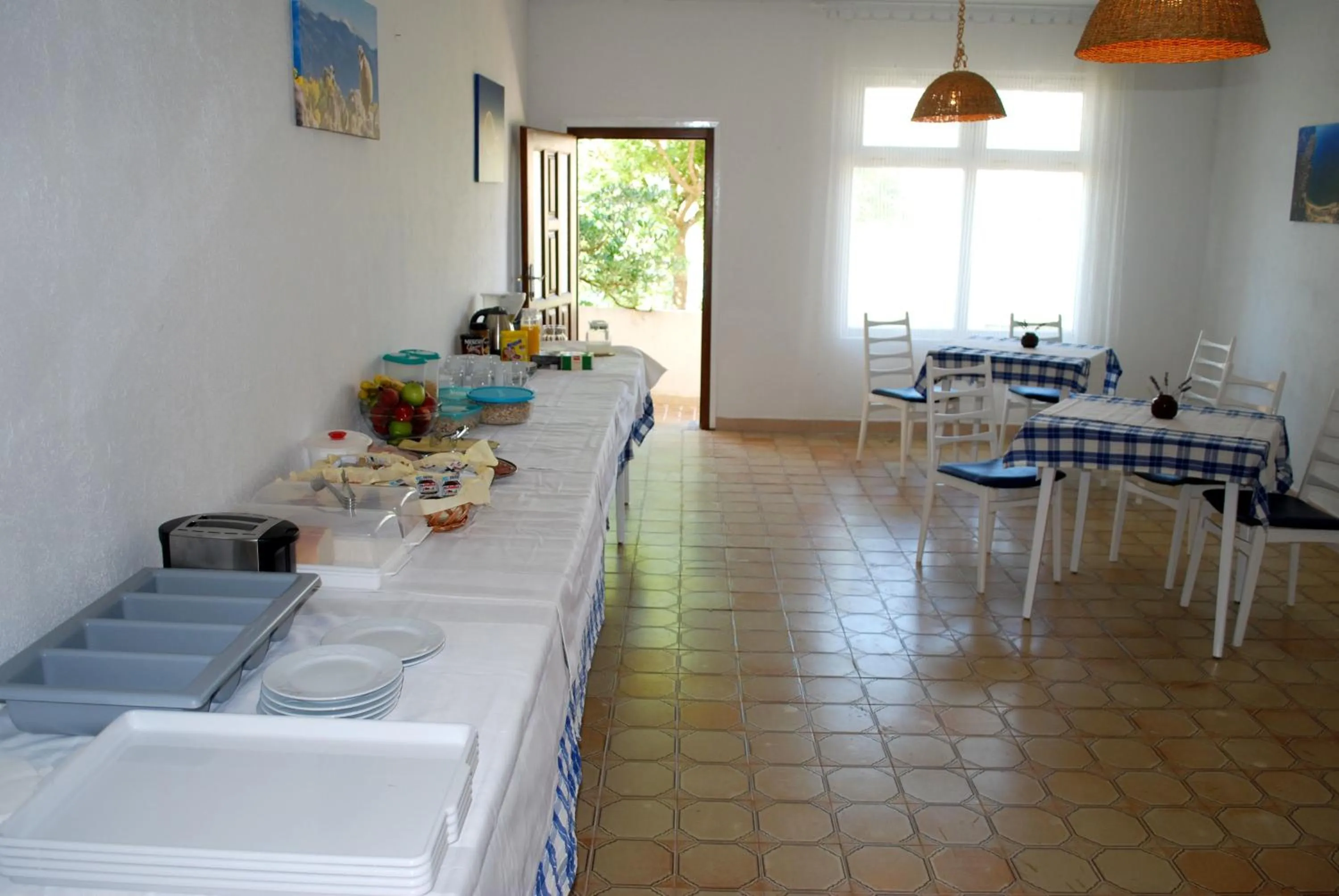 Restaurant/places to eat in Lokunja Bed&Breakfast
