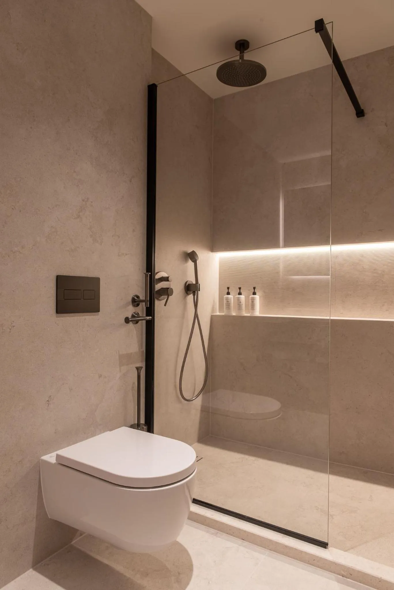 Shower in Hotel Sumratin