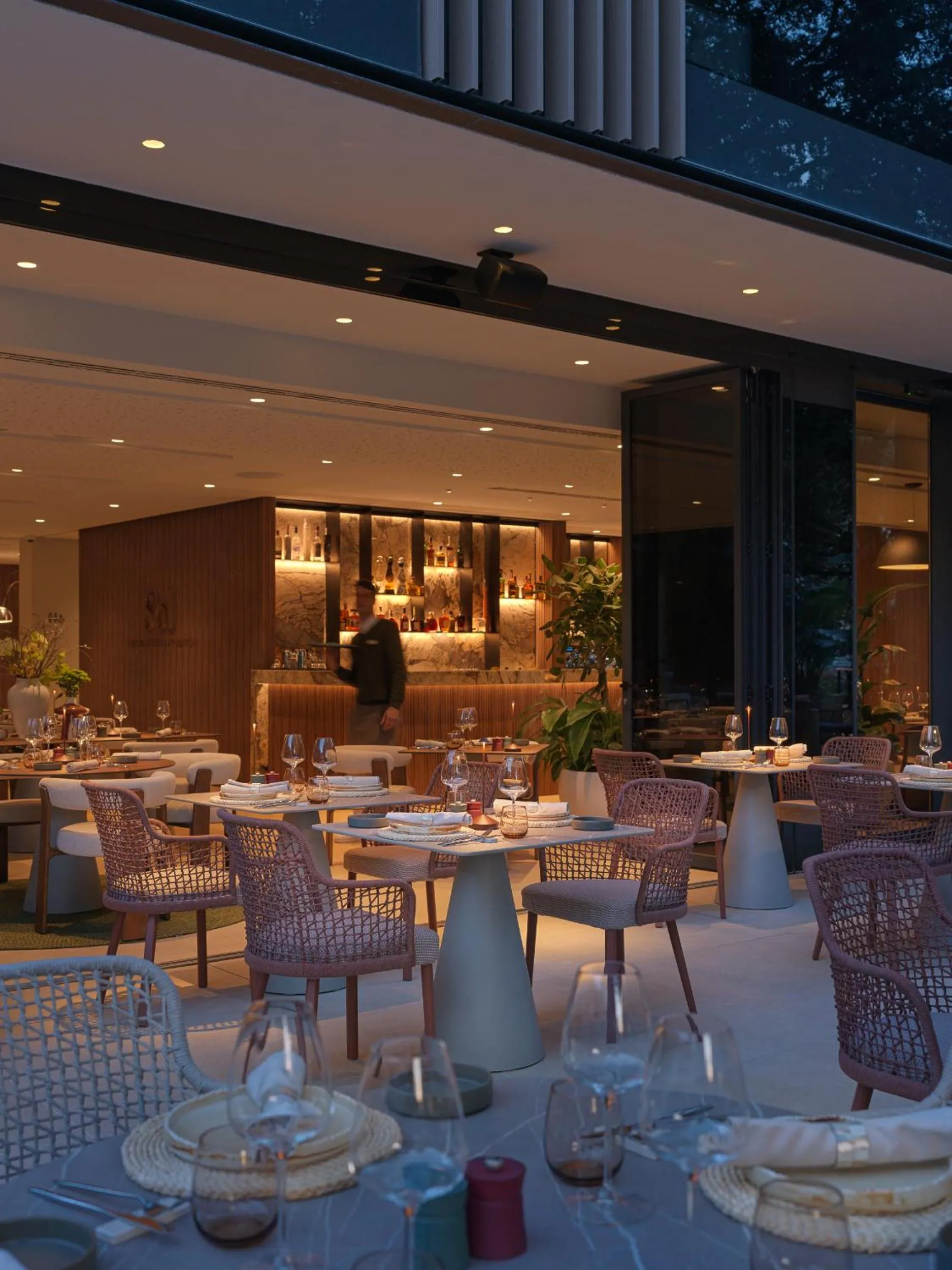Restaurant/places to eat in Hotel Sumratin