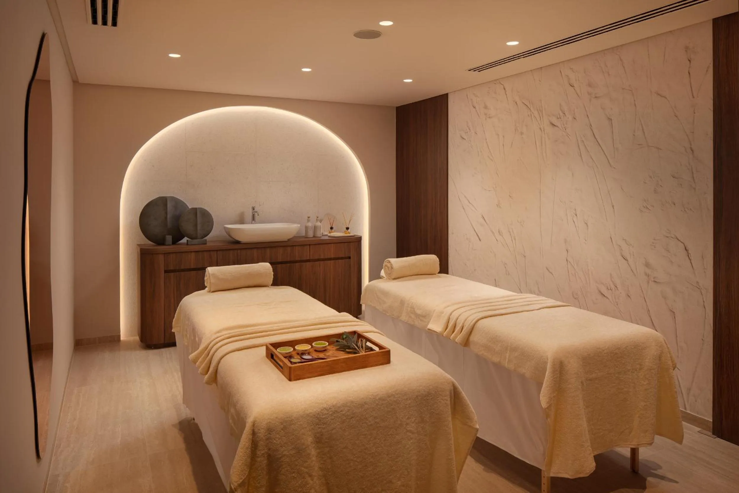 Massage, Bed in Hotel Sumratin