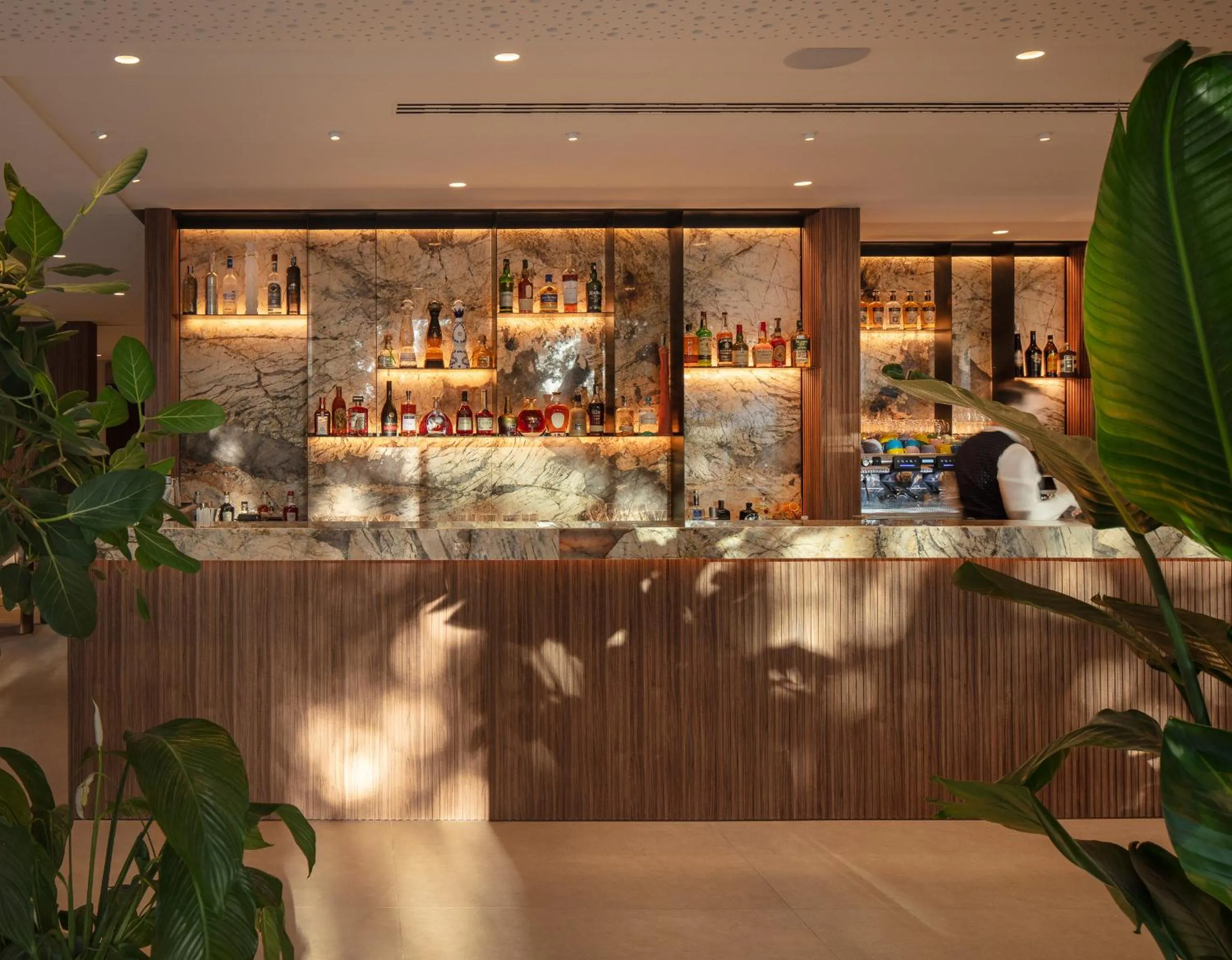 Restaurant/places to eat in Hotel Sumratin