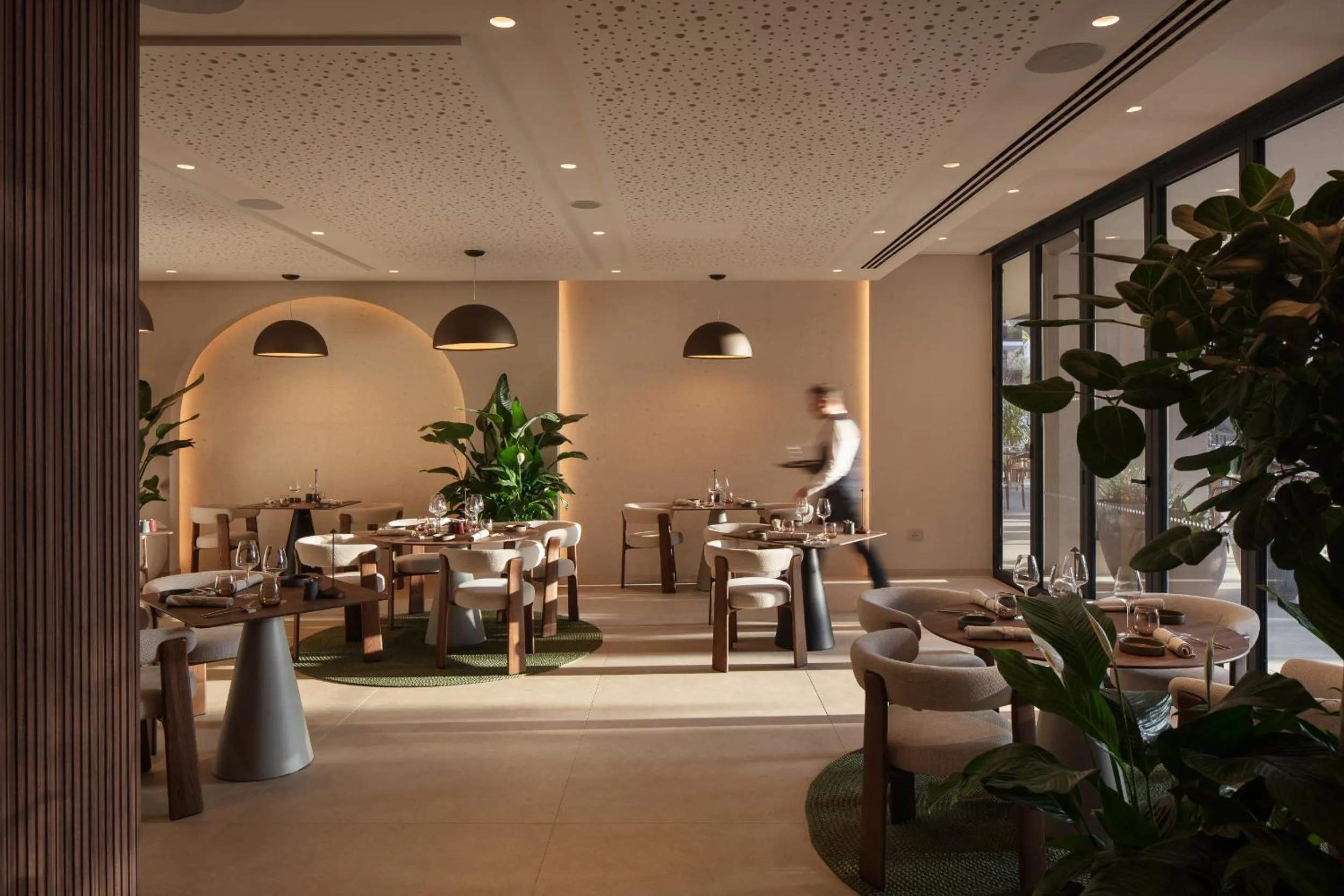 Restaurant/places to eat in Hotel Sumratin