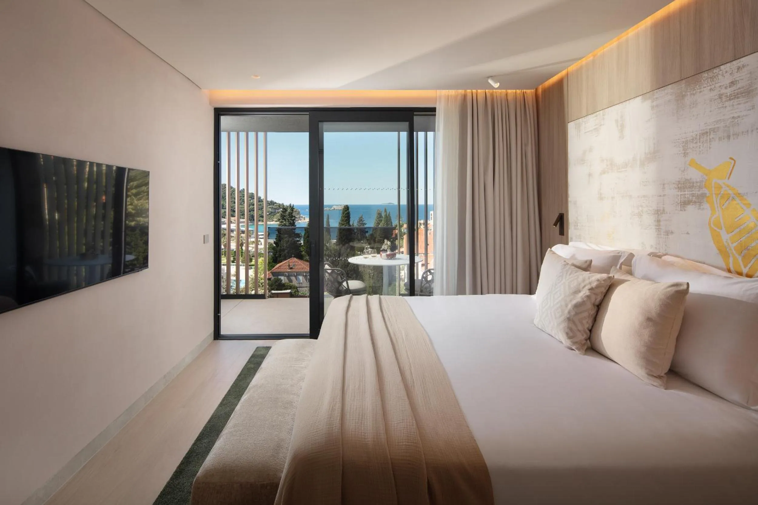 Bedroom, Bed in Hotel Sumratin