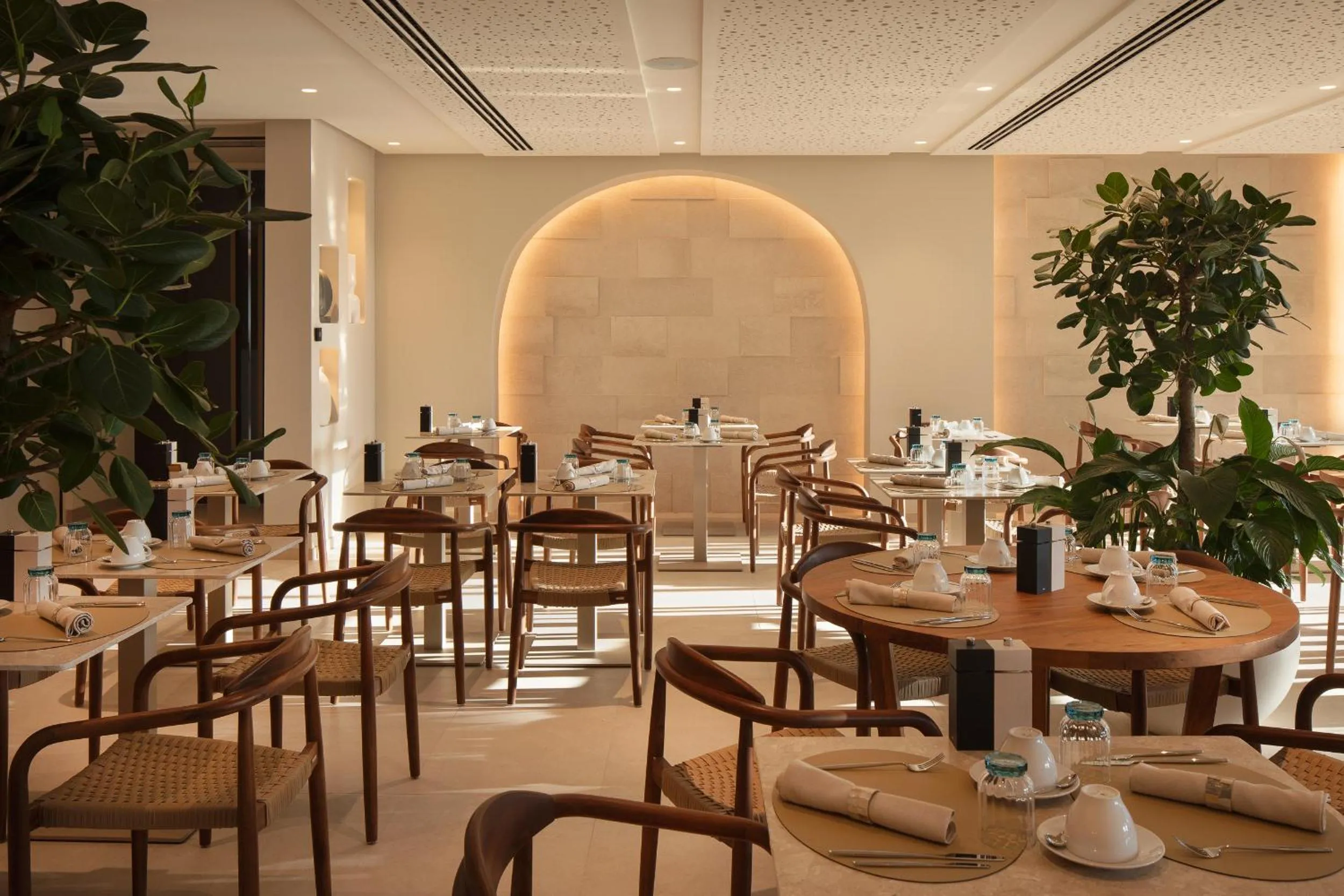 Restaurant/places to eat in Hotel Sumratin