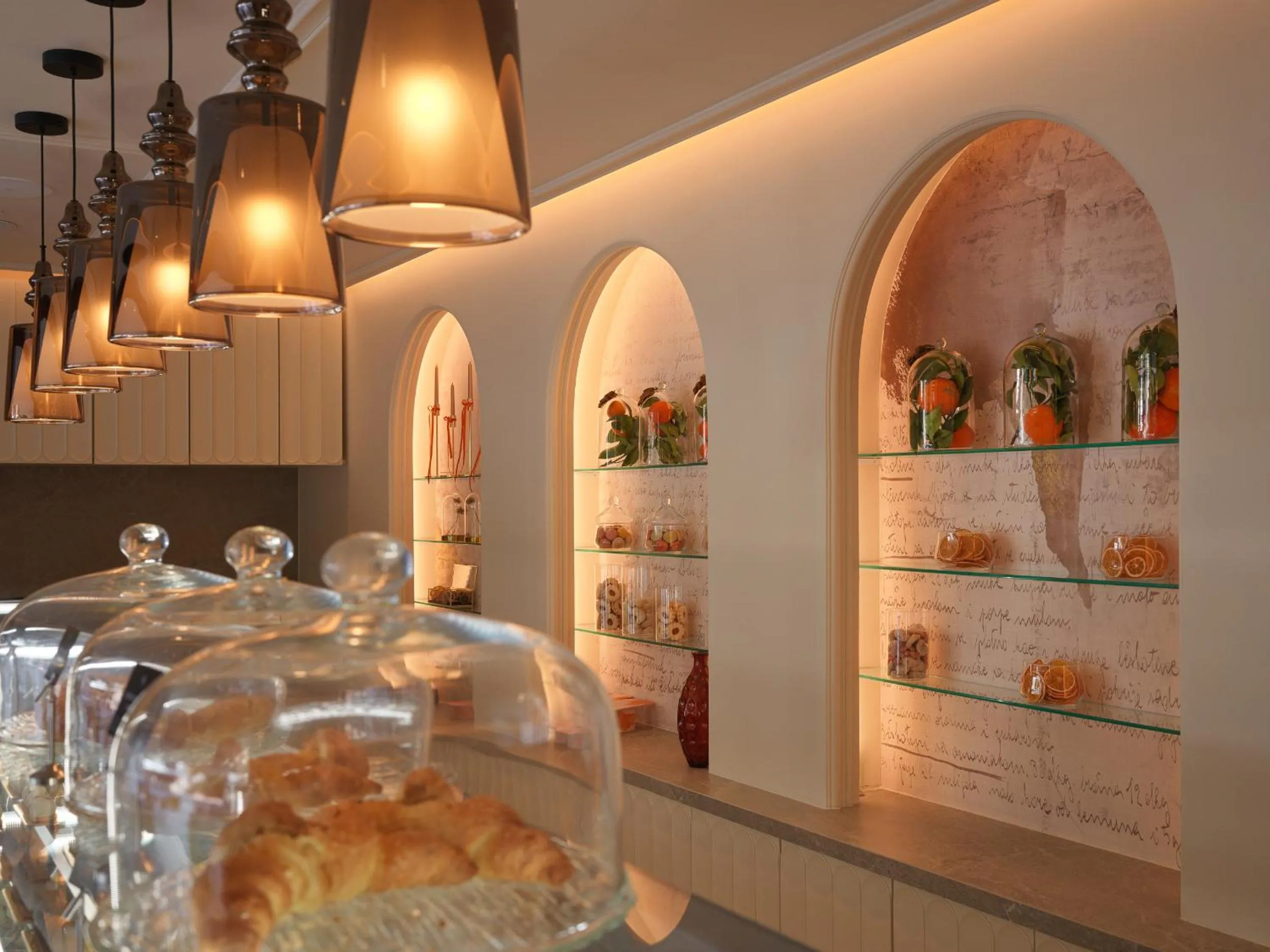 Restaurant/places to eat in Hotel Sumratin