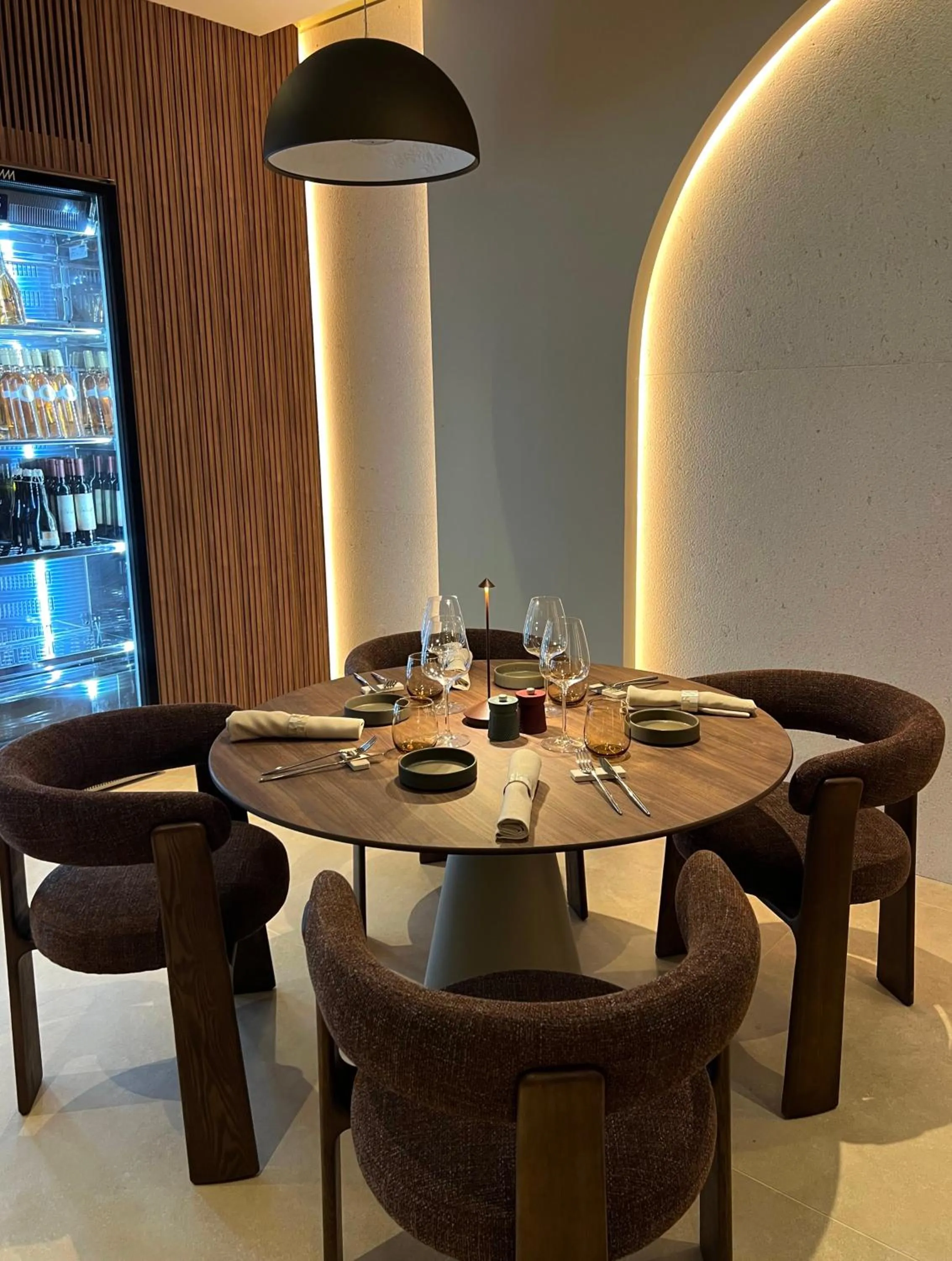 Restaurant/places to eat in Hotel Sumratin