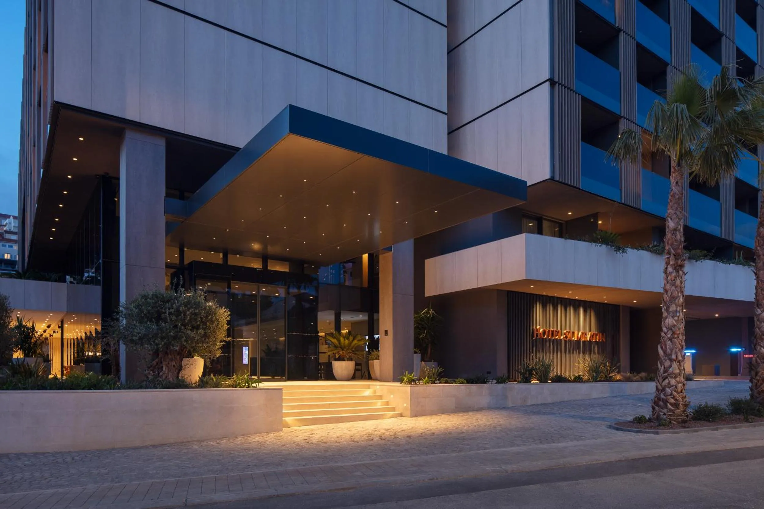 Facade/entrance in Hotel Sumratin