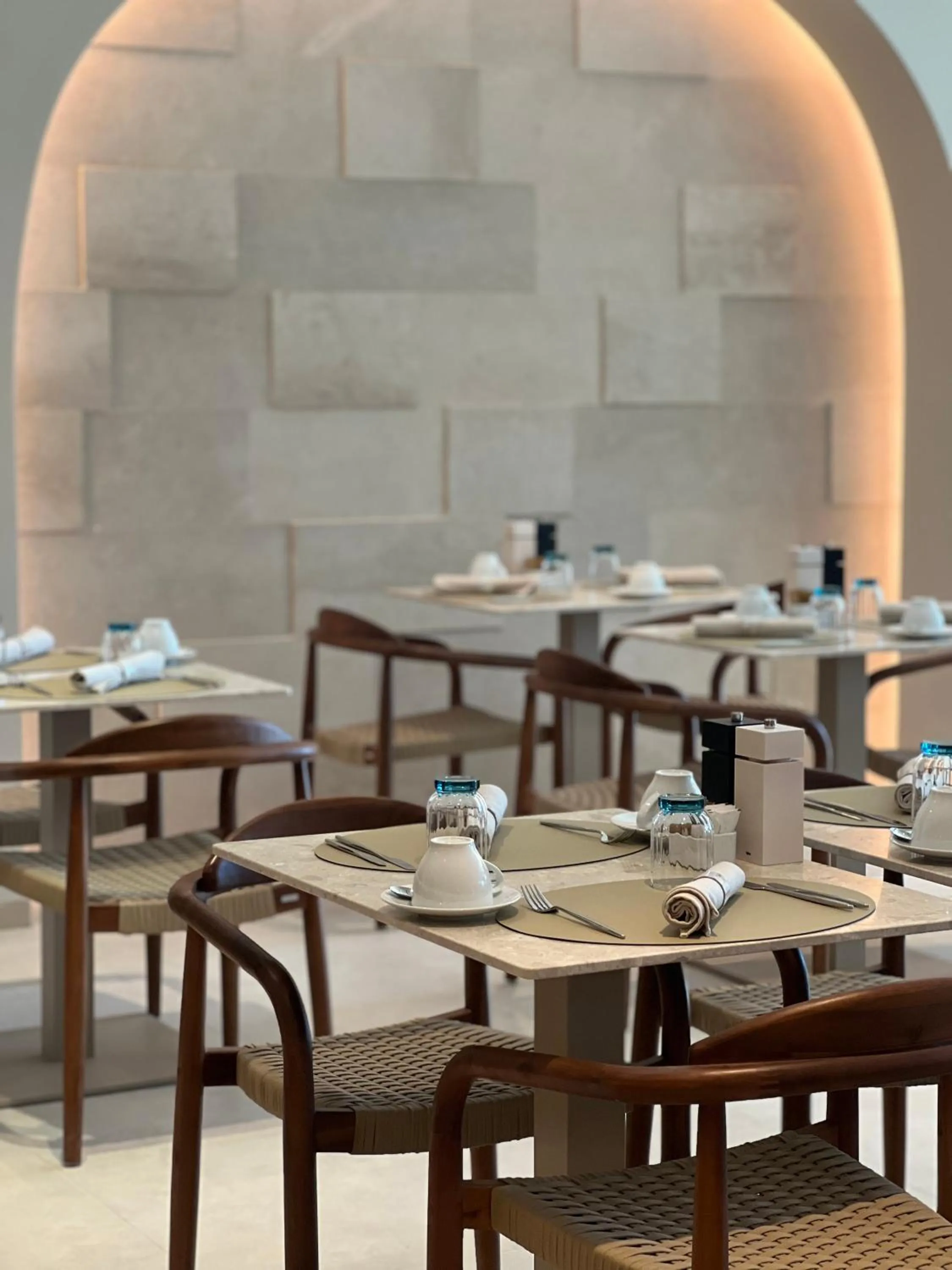 Restaurant/places to eat in Hotel Sumratin