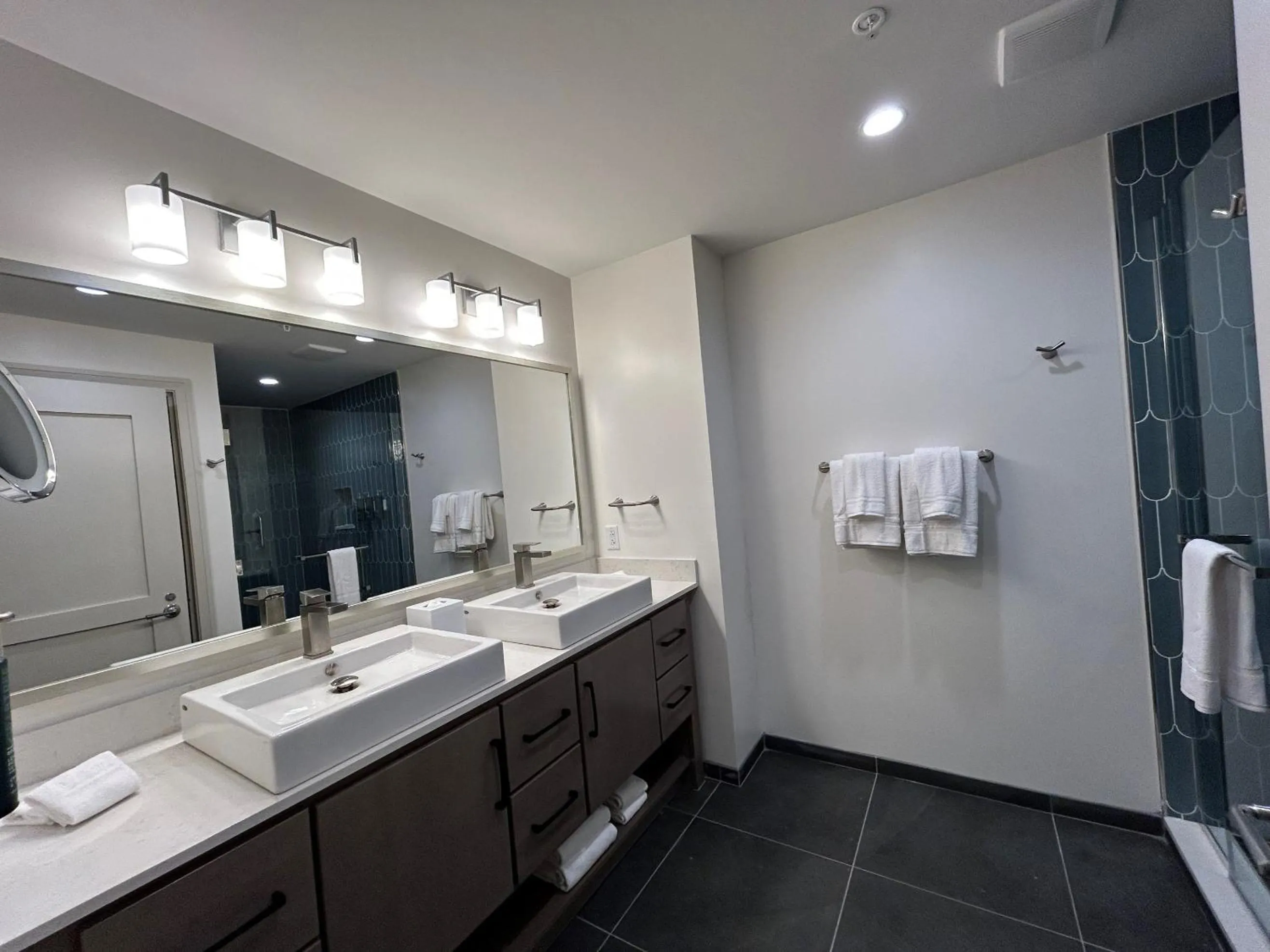 Shower in Hilton Vacation Club Mill Springs Lodge Pigeon Forge