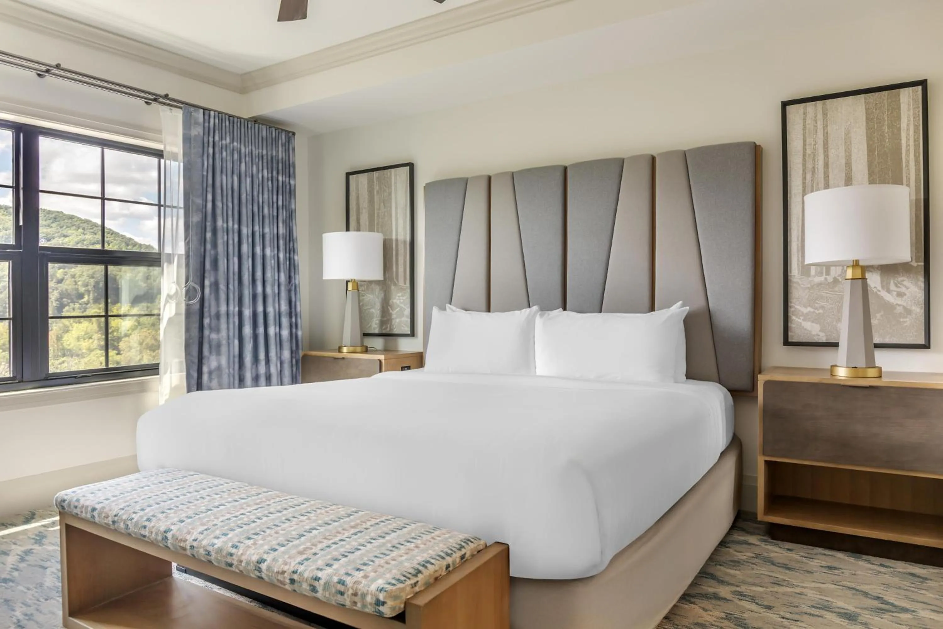 Bed in Hilton Vacation Club Mill Springs Lodge Pigeon Forge