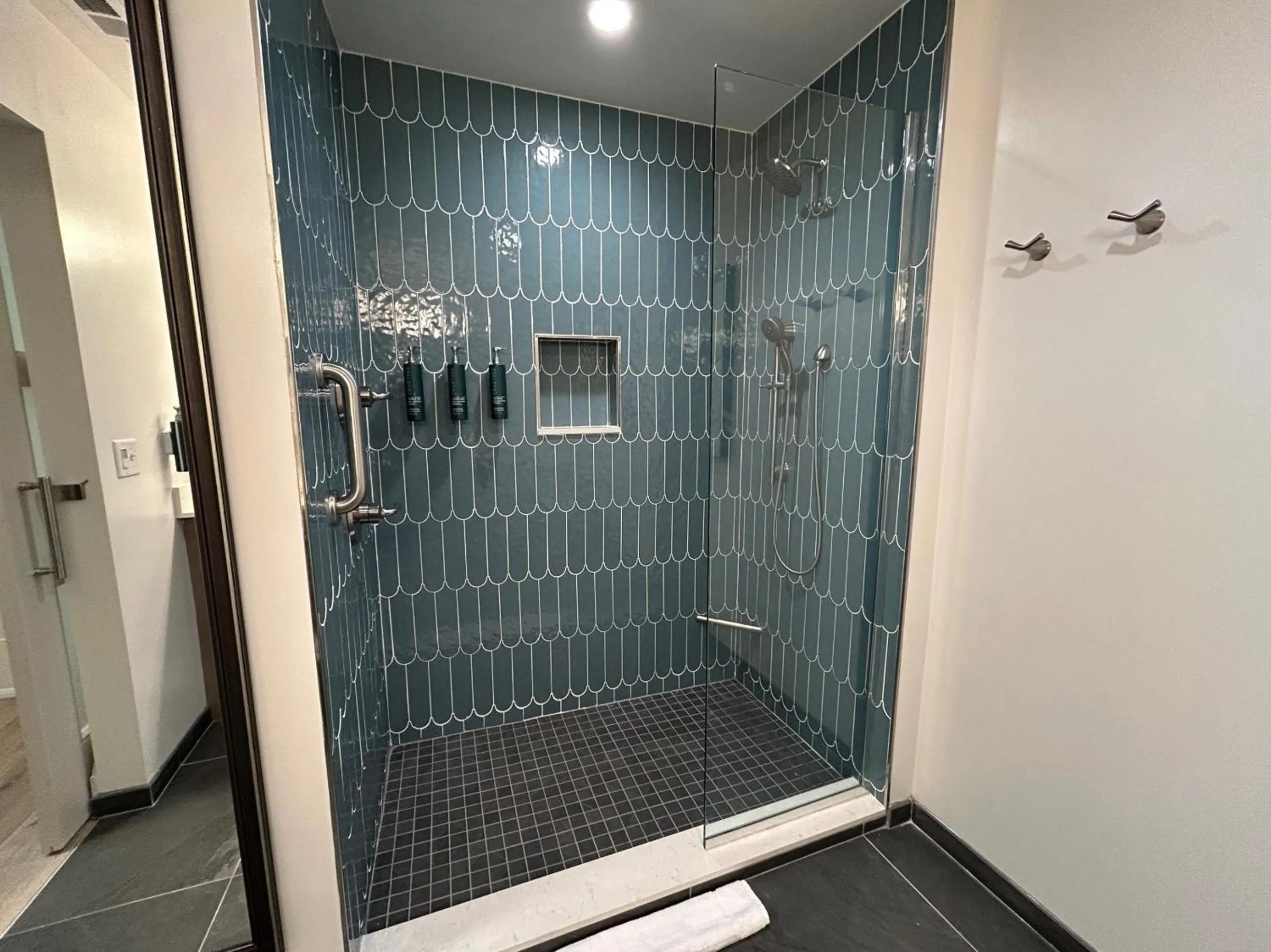 Shower in Hilton Vacation Club Mill Springs Lodge Pigeon Forge