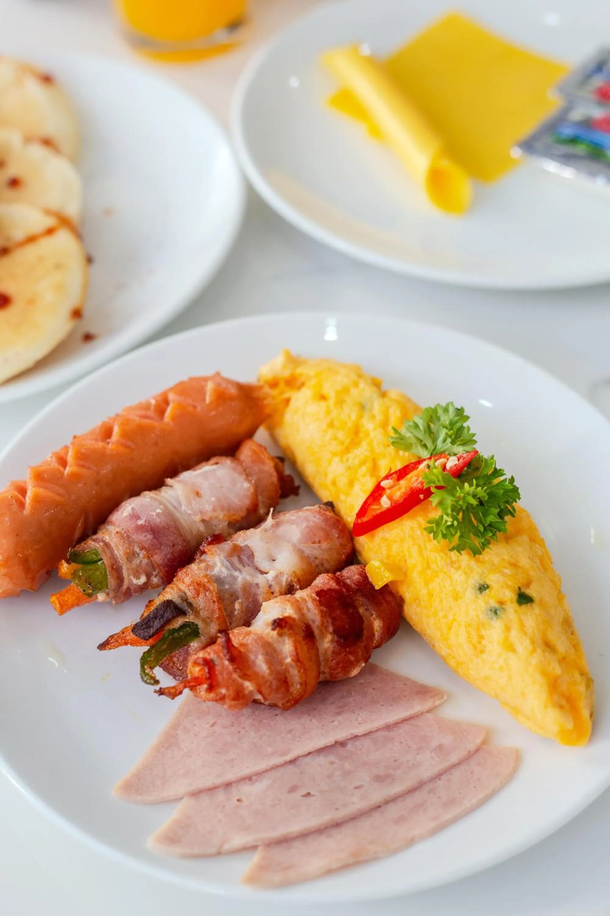 Restaurant/places to eat in Richico Apartments And Hotel