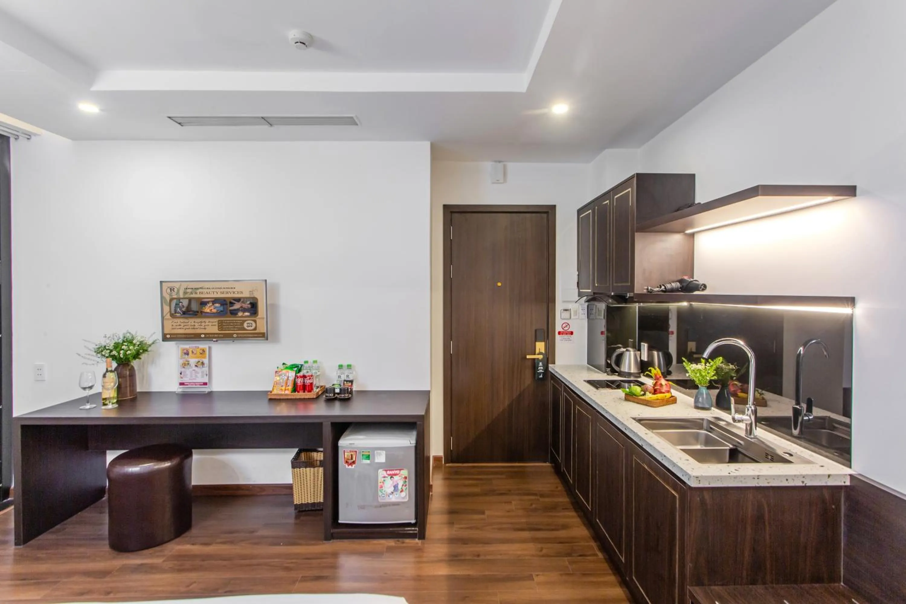 stove in Richico Apartments And Hotel