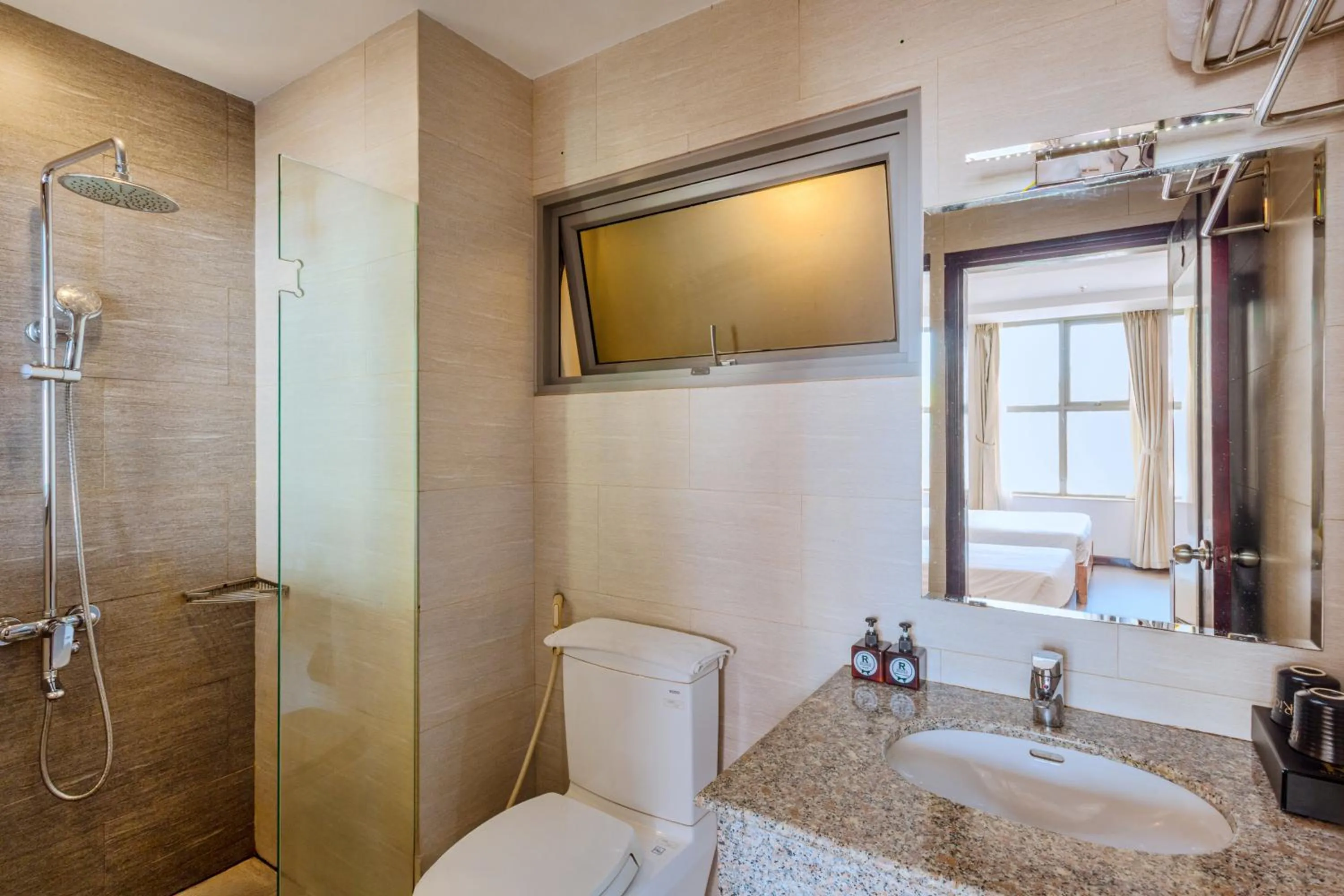 Shower in Richico Apartments And Hotel