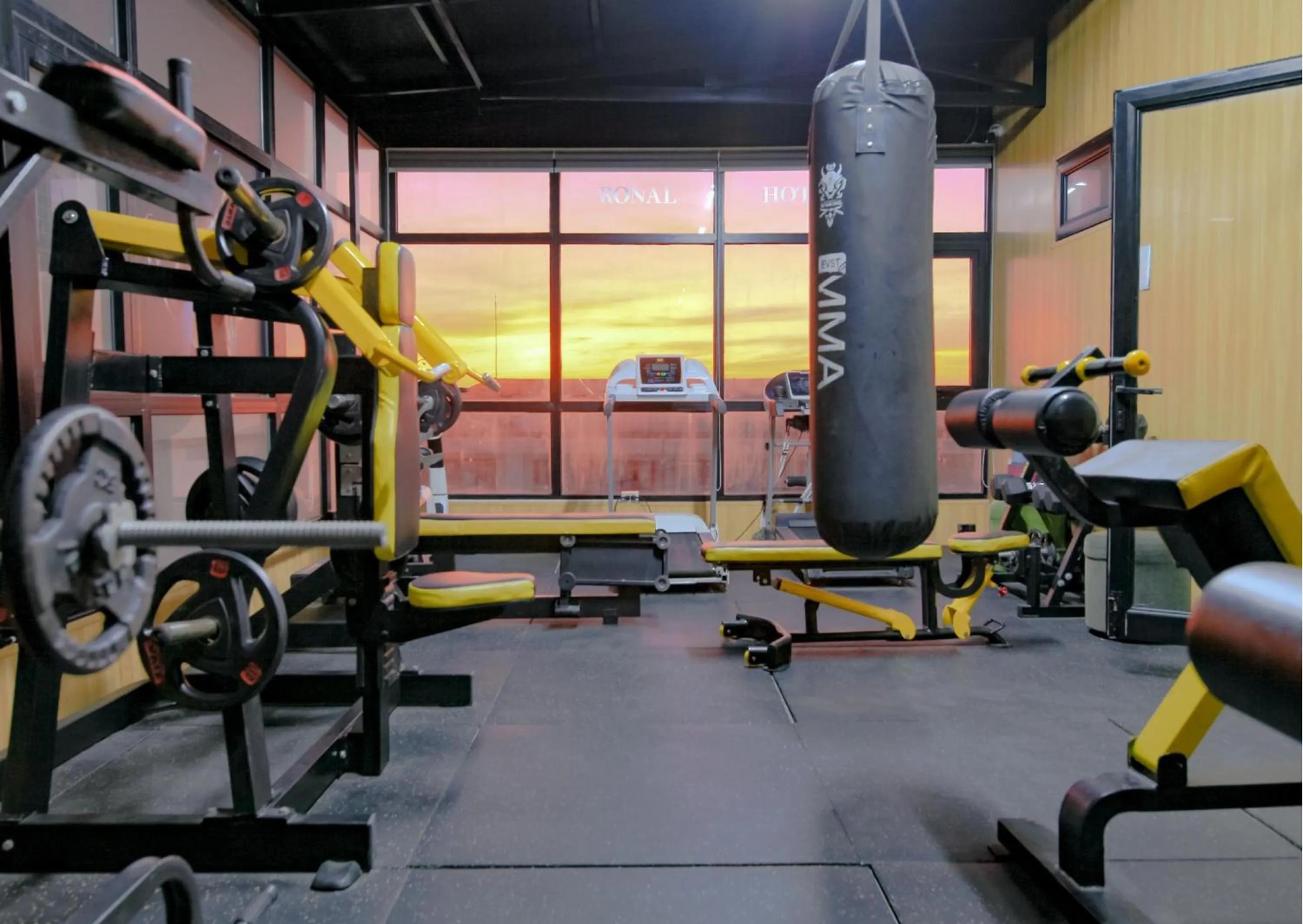 Fitness centre/facilities in Richico Apartments And Hotel