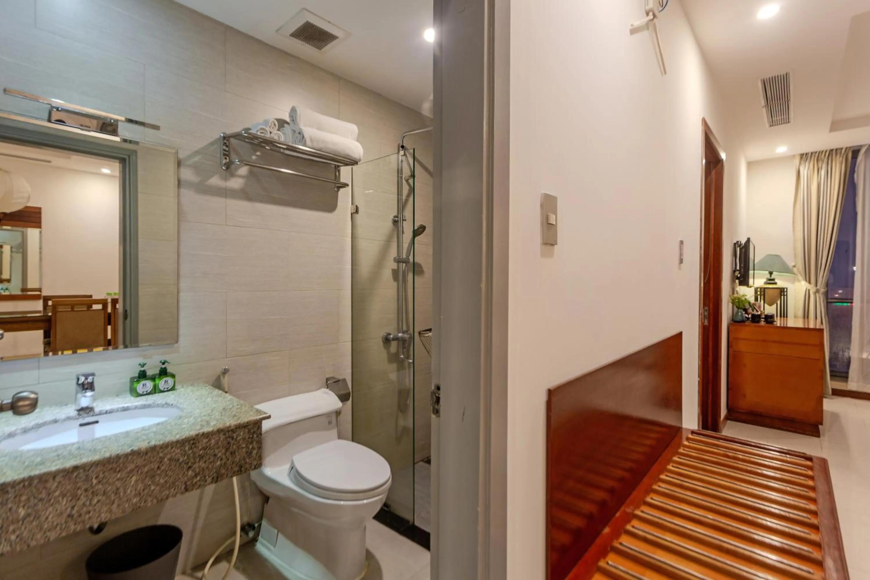 Shower in Richico Apartments And Hotel