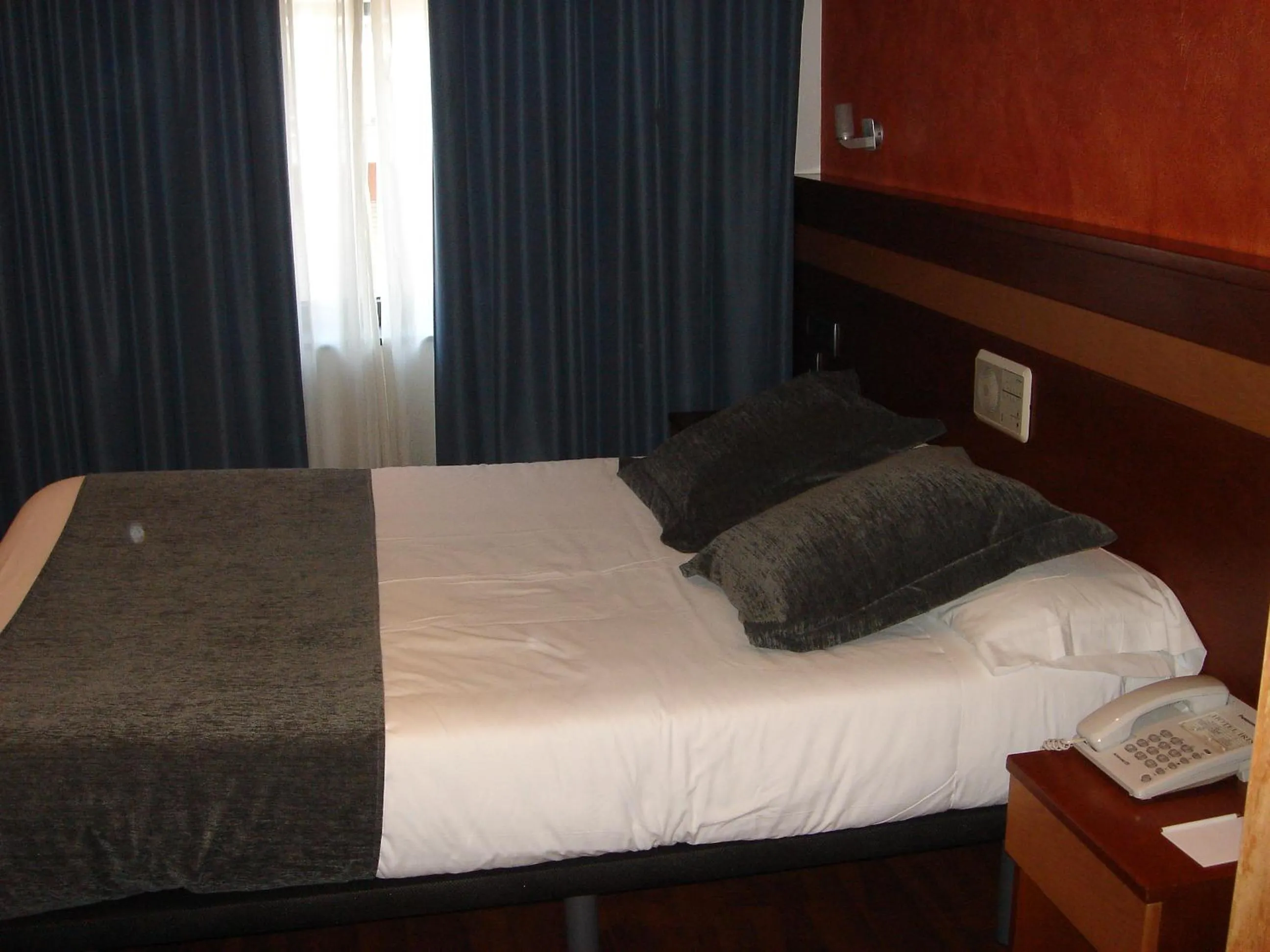 Photo of the whole room in Hotel Iris