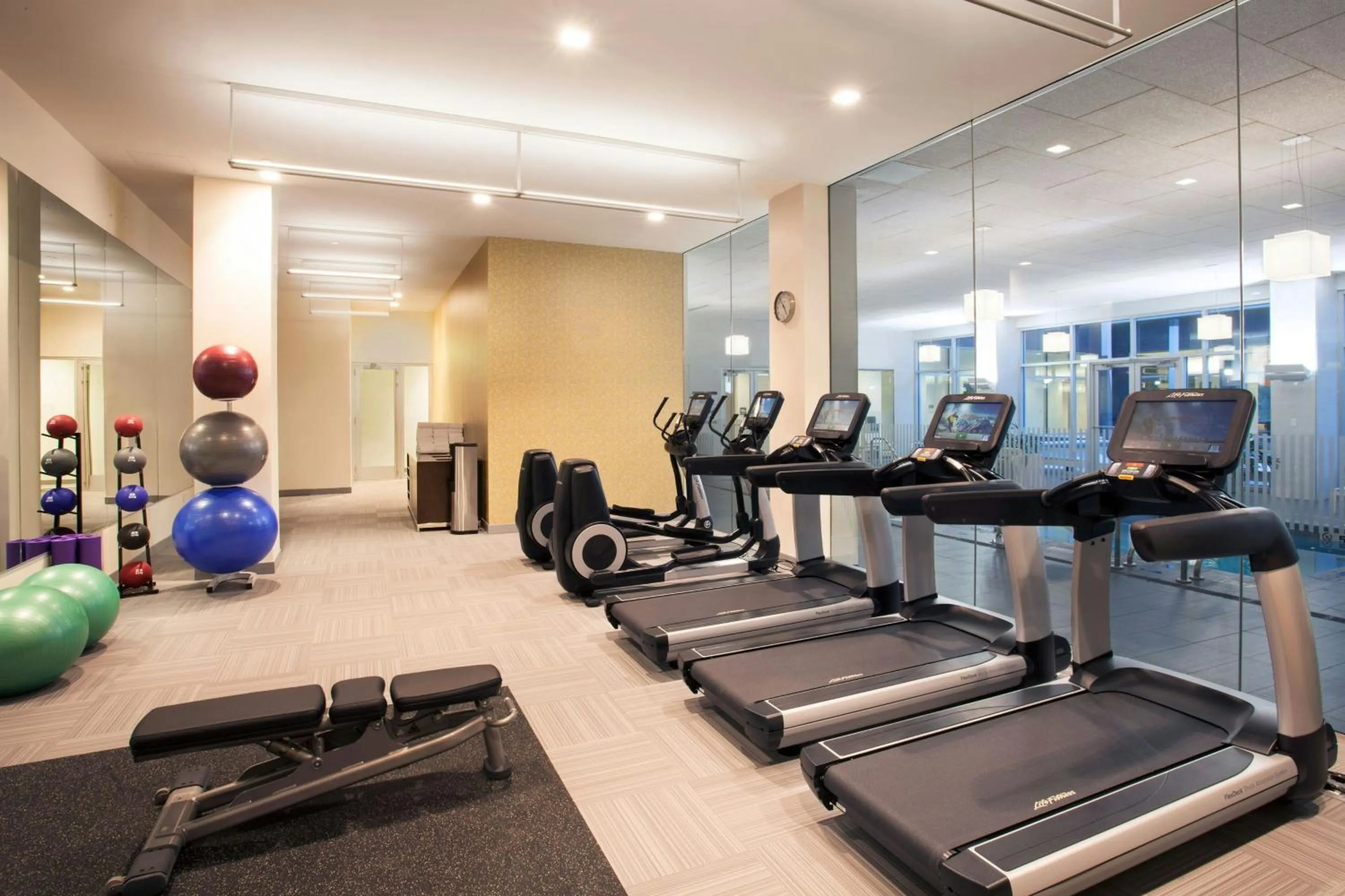 Fitness centre/facilities in Element Boston Seaport District