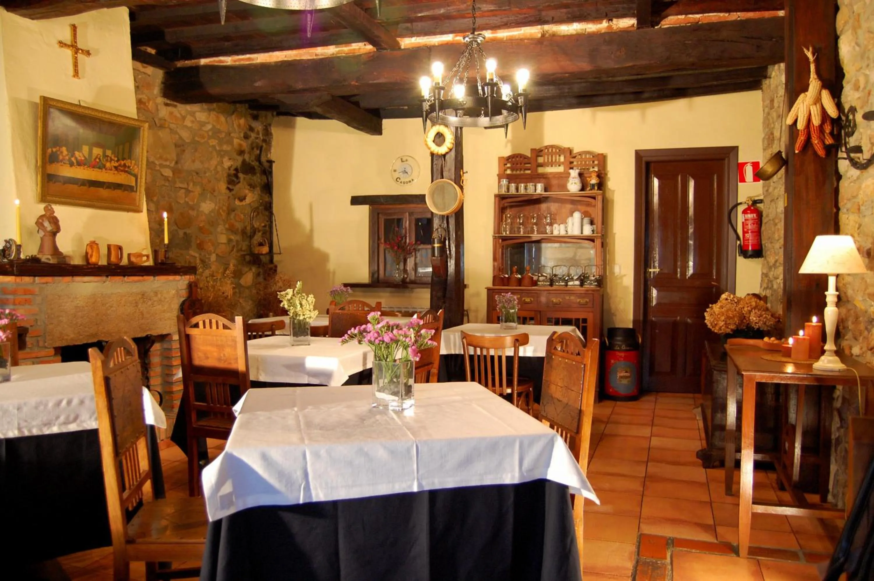 Restaurant/places to eat in La Casona de Tresgrandas