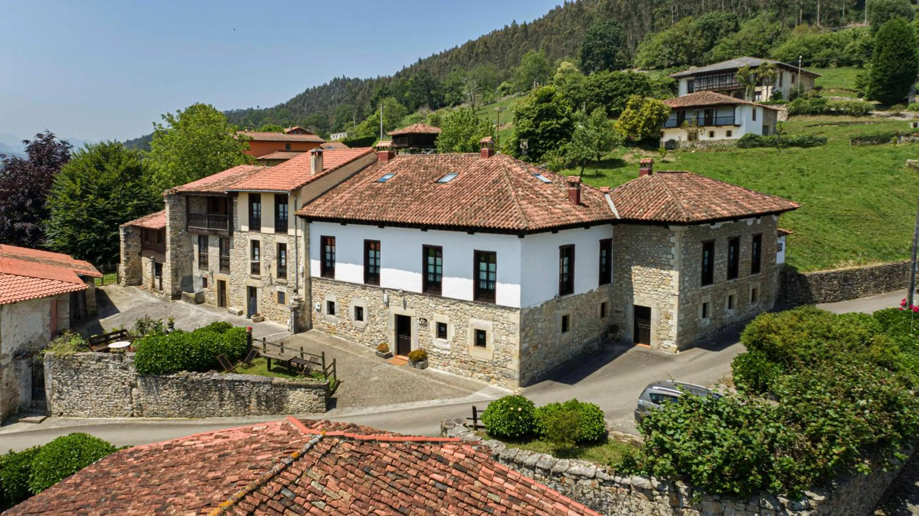 Facade/entrance in La Casona de Tresgrandas