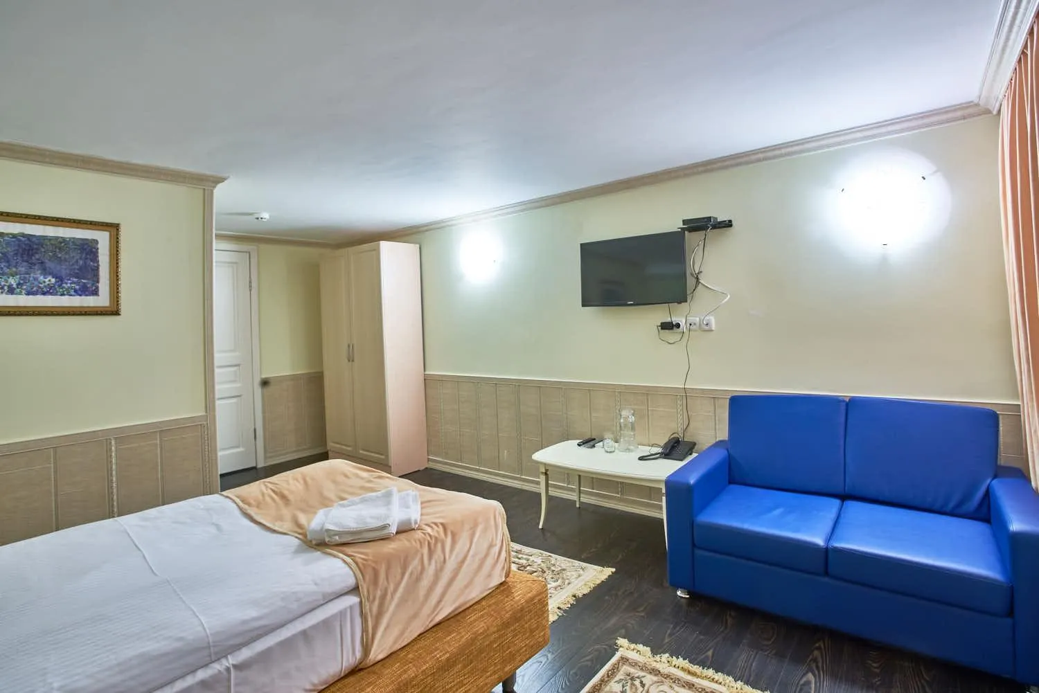 Bed in Jasmine Hotel