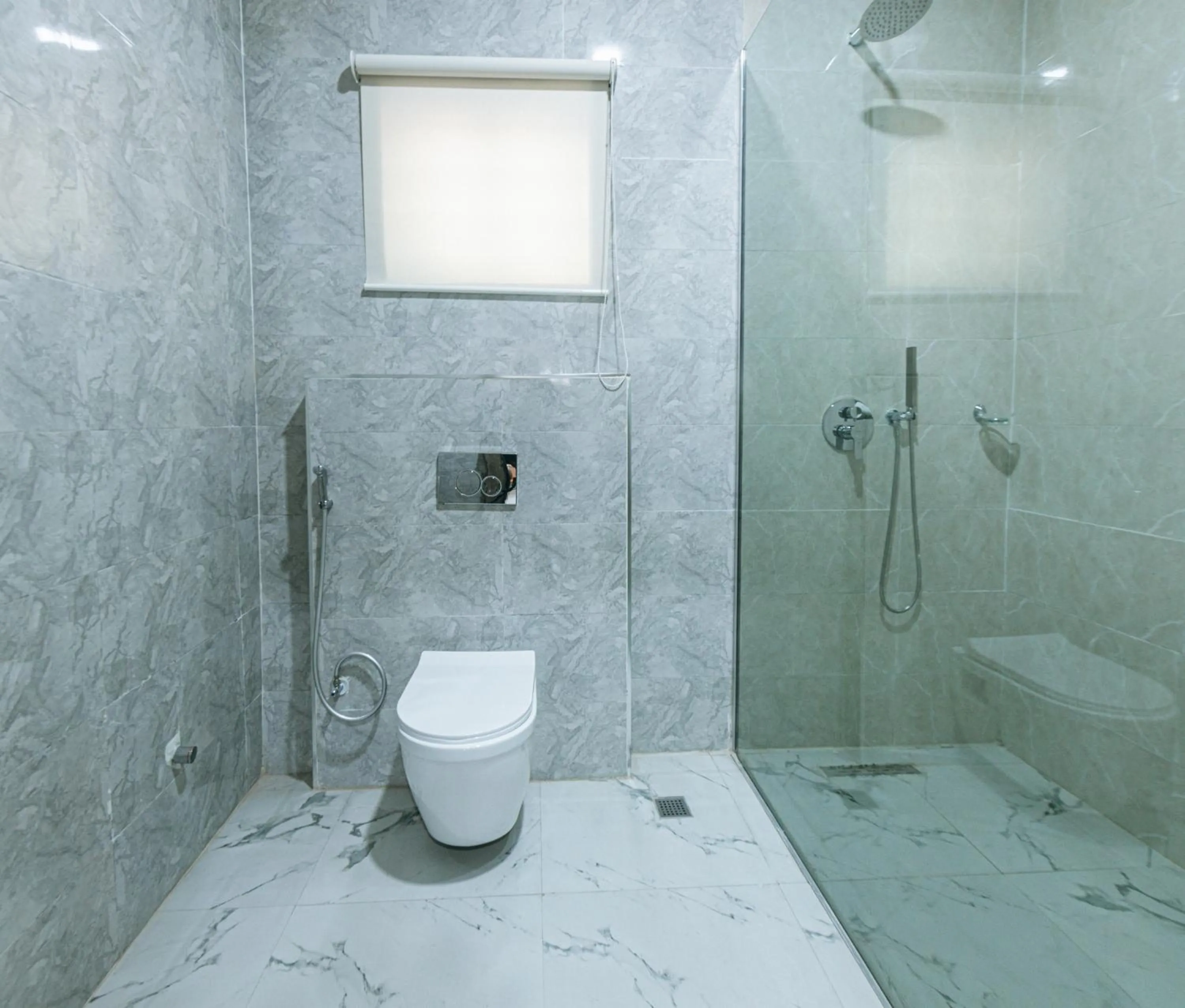 Shower in 5Blu Residence