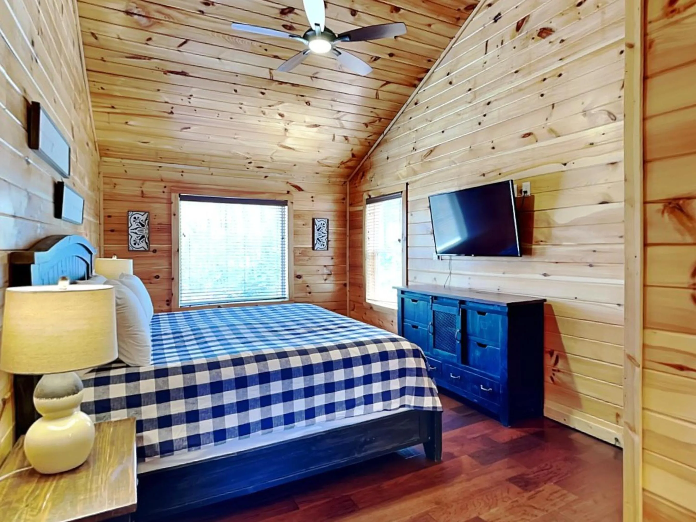 Bed in Rainbow Falls Retreat