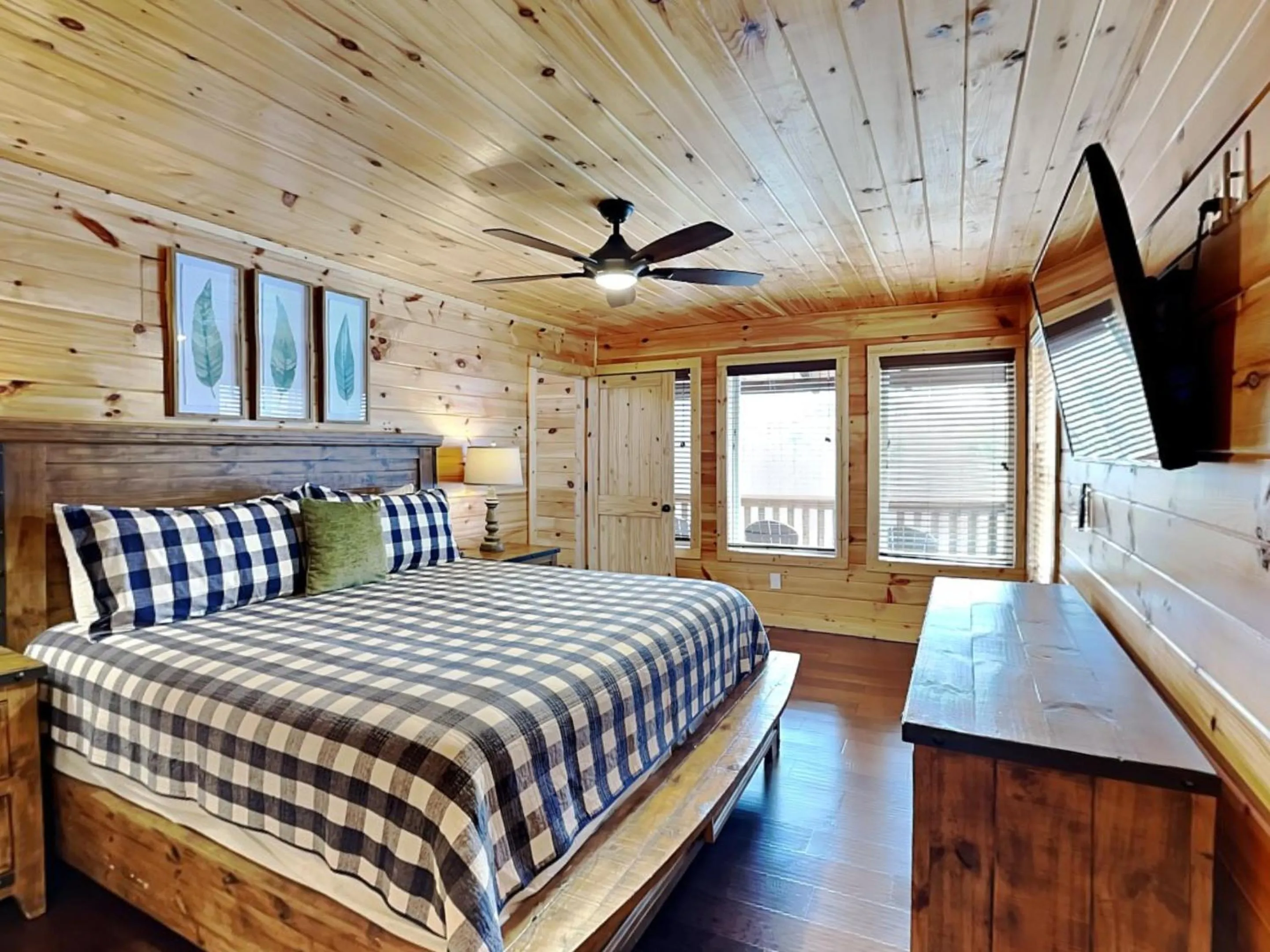 Bed in Rainbow Falls Retreat