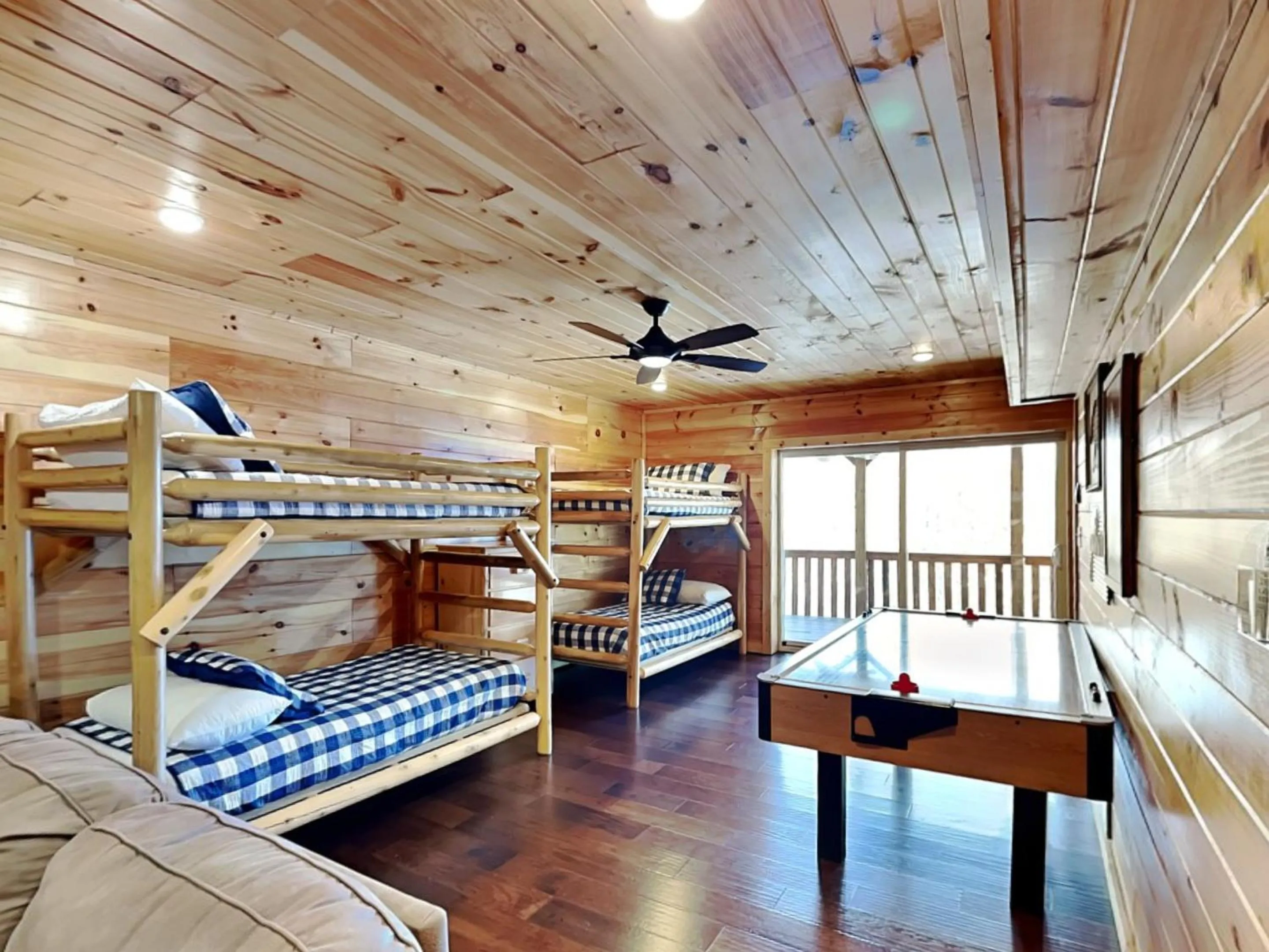 Bed in Rainbow Falls Retreat