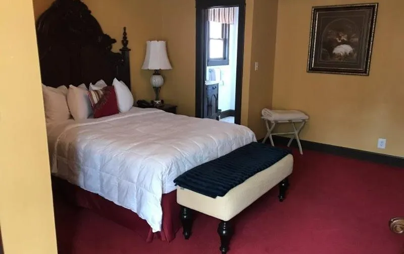 Bed in Ye Olde English Inn