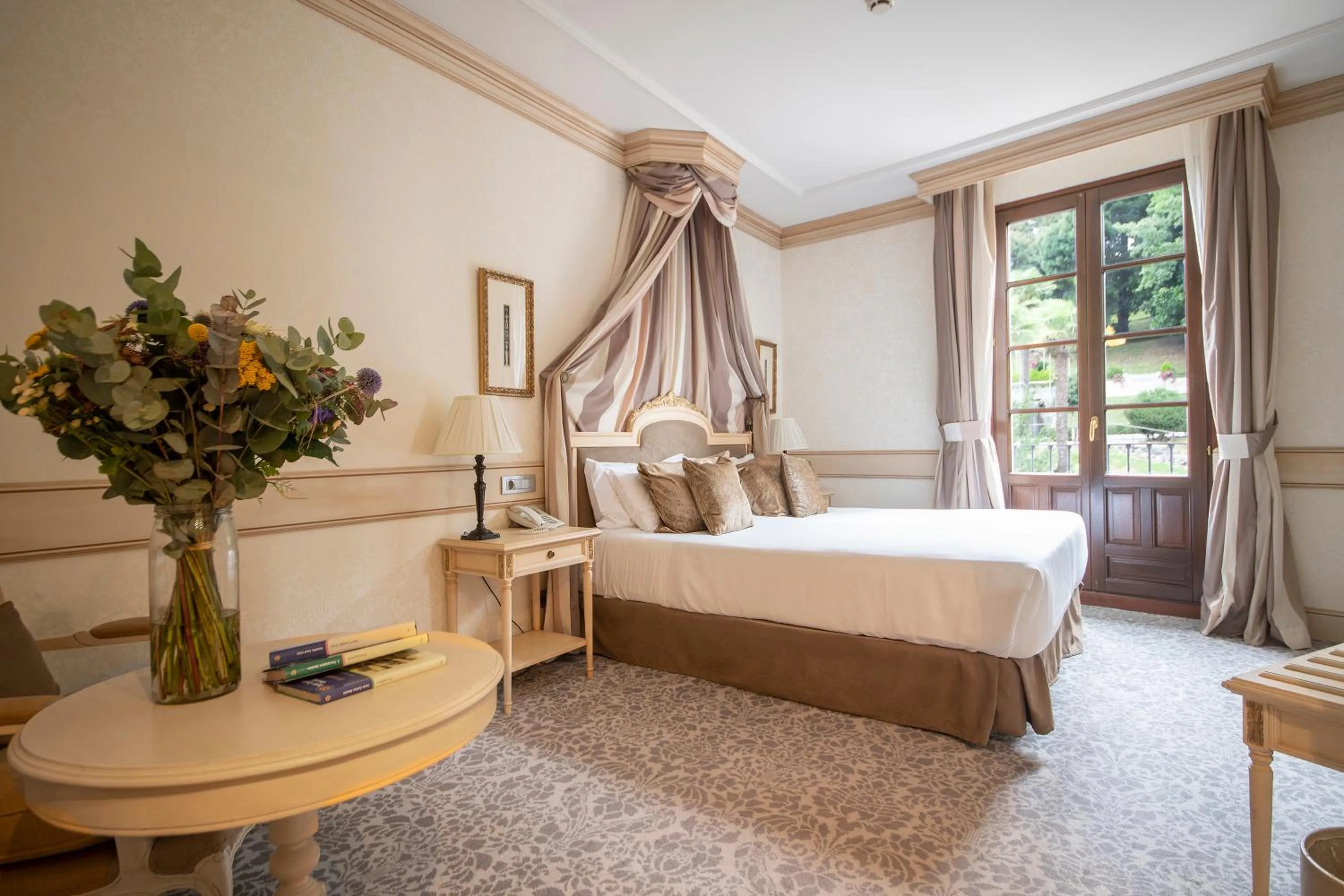 Bedroom, Bed in Blau Gran Hotel Las Caldas - Adults Only