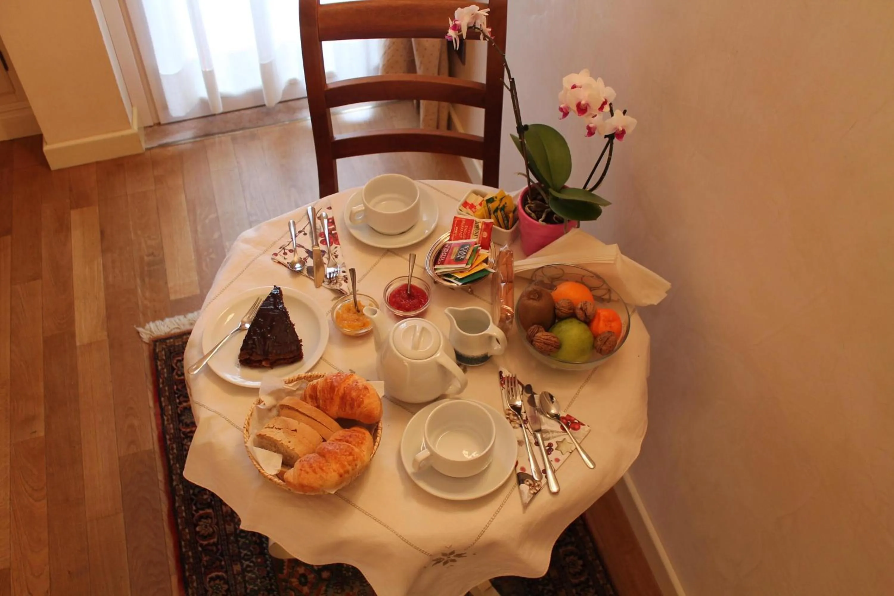 Food and drinks in B&B La Ceresara