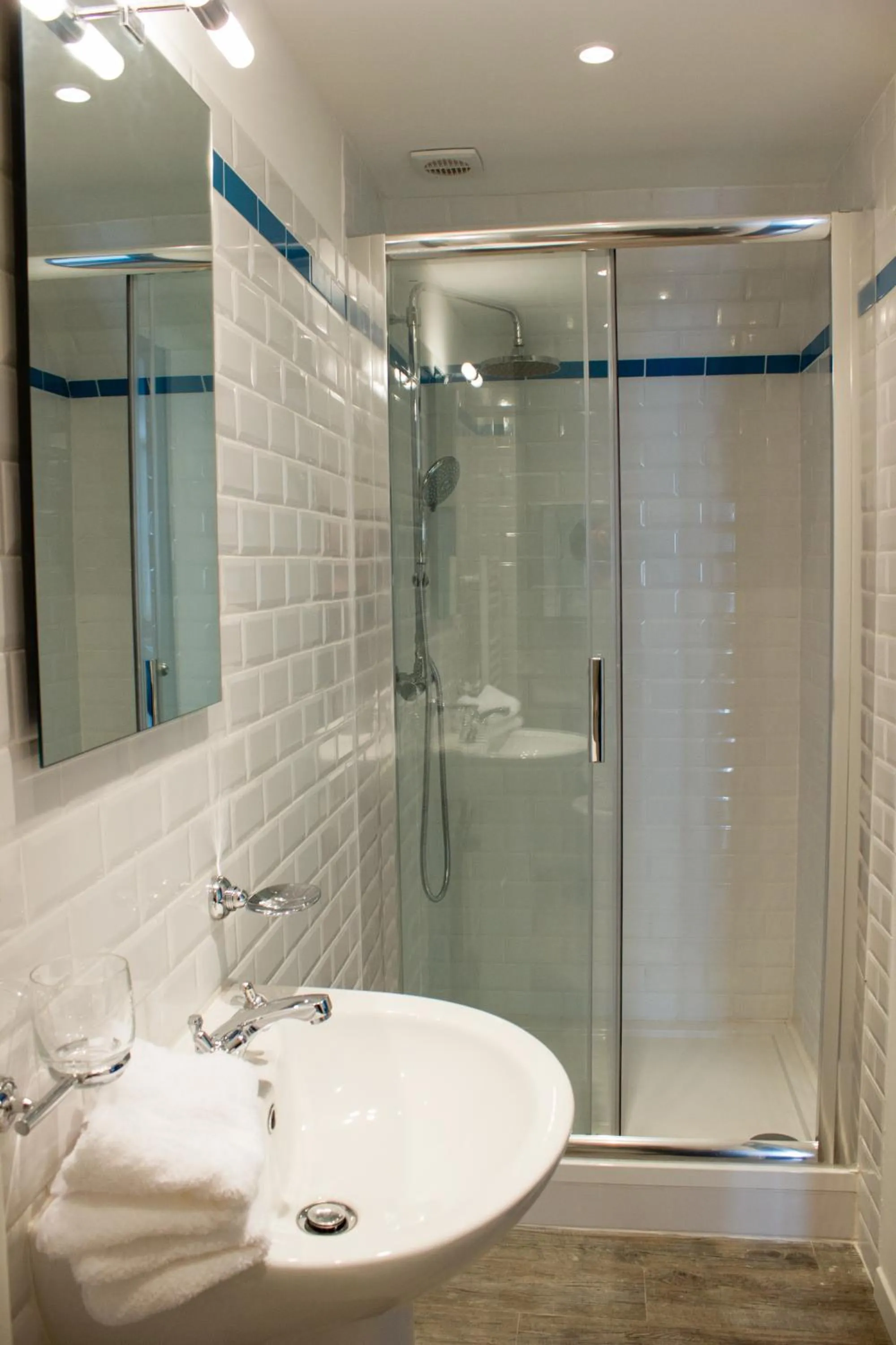 Bathroom in Lequatorze