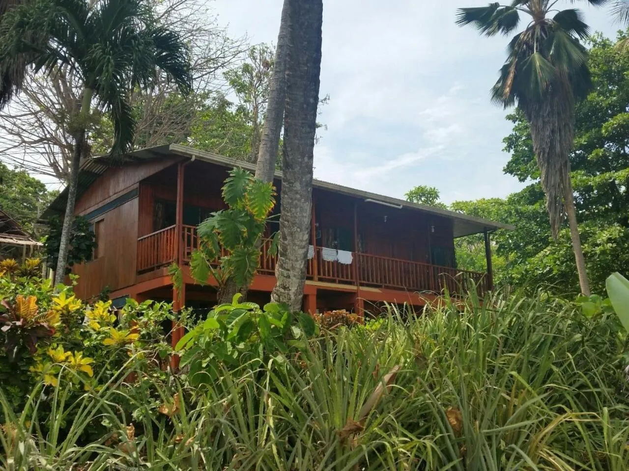 Property building in Hotel Cabinas Mar Y Cielo
