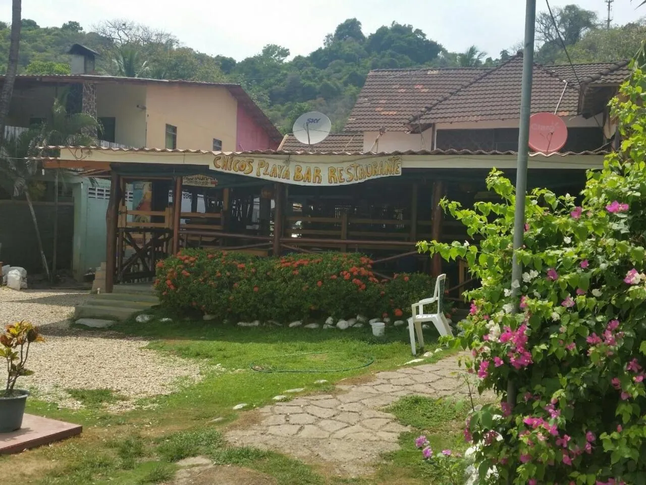 Property building in Hotel Cabinas Mar Y Cielo