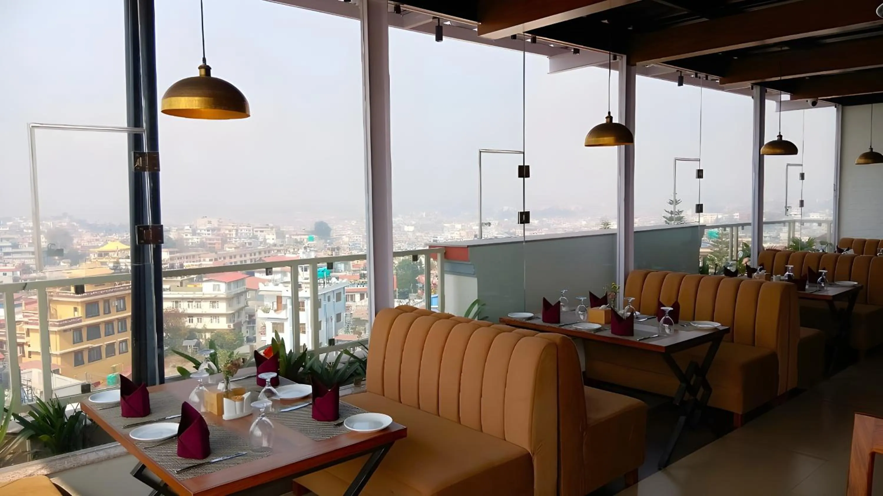 Restaurant/places to eat in Hotel Sherpani