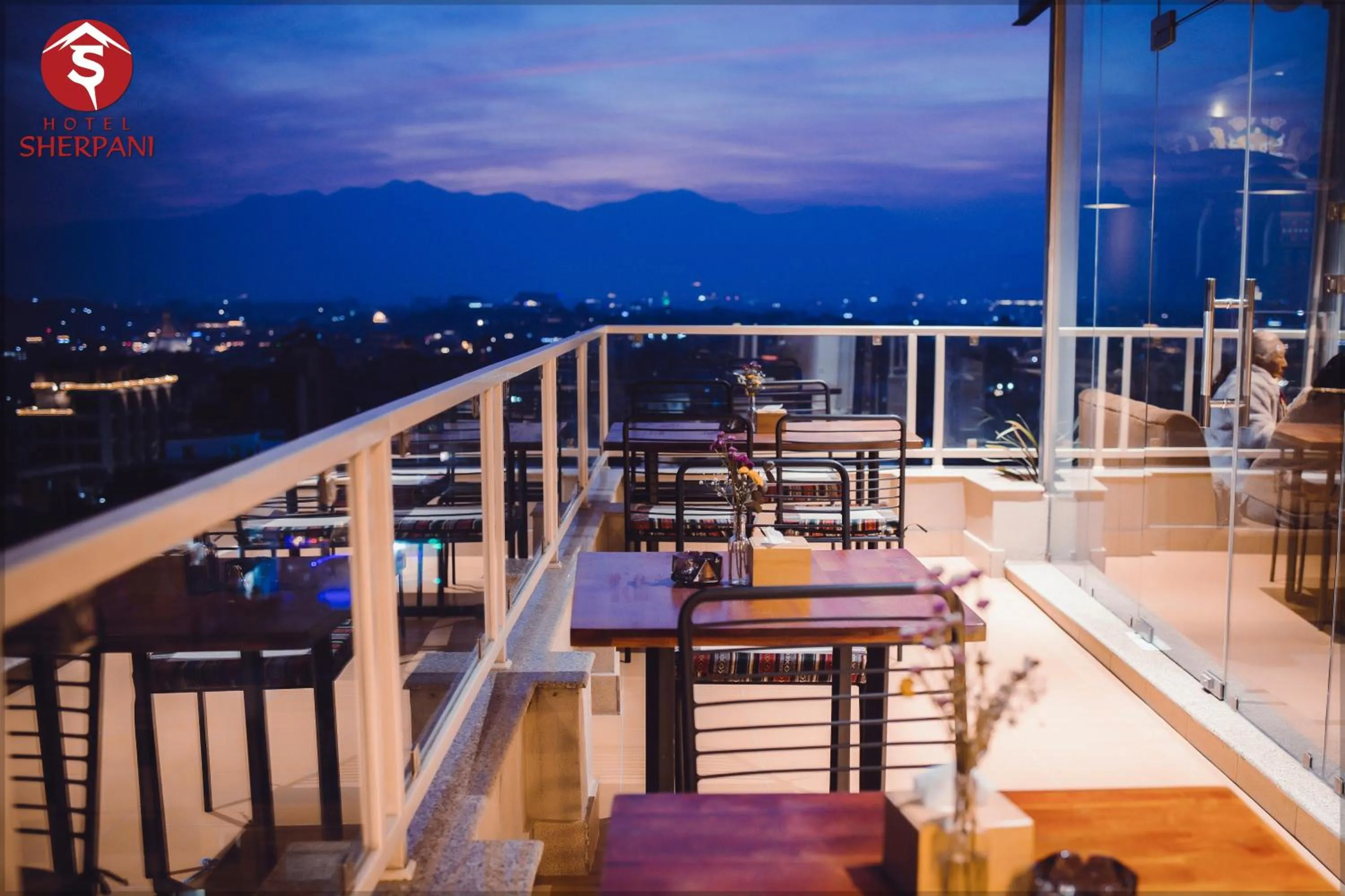 Restaurant/places to eat in Hotel Sherpani