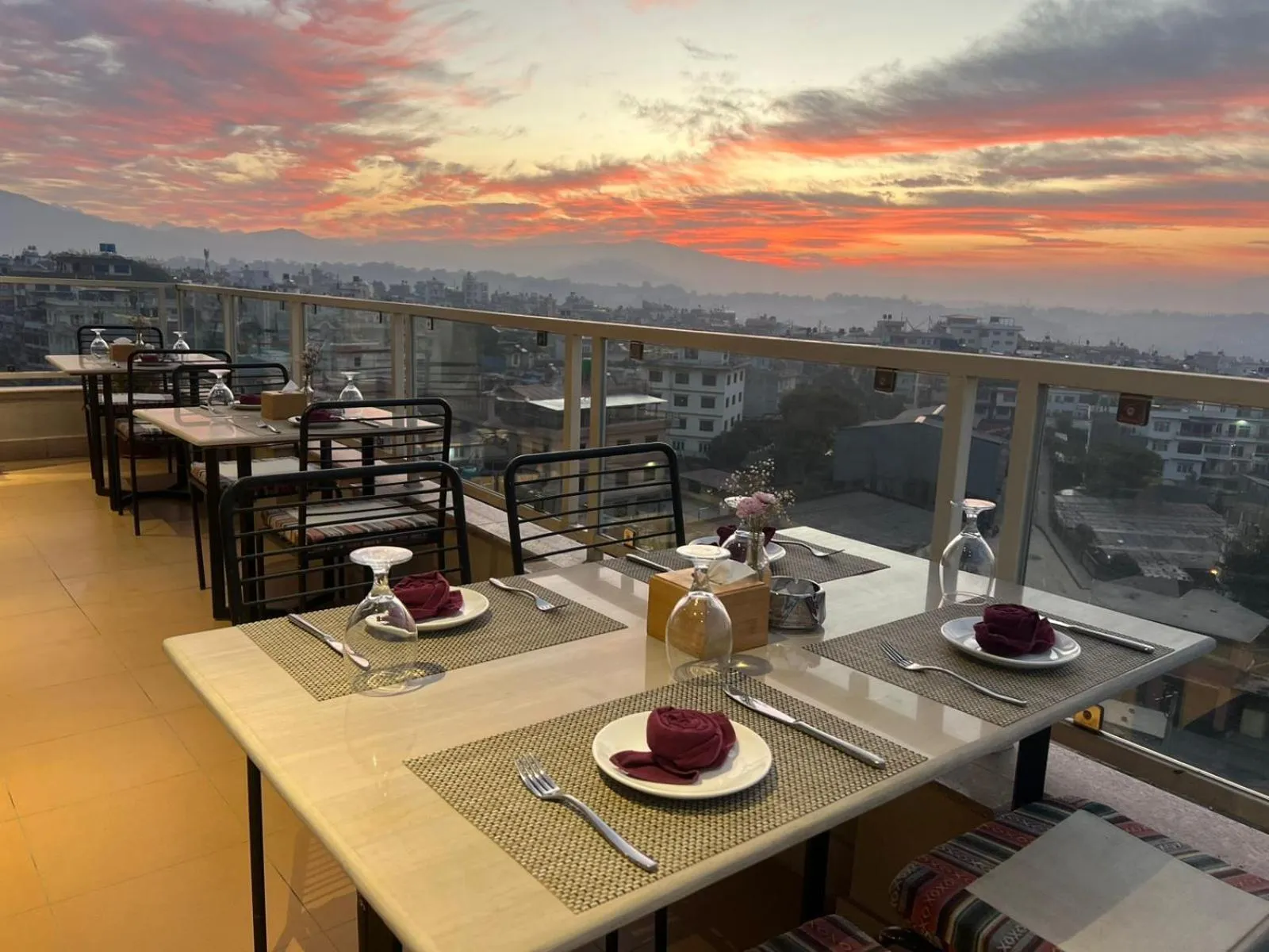 Restaurant/places to eat in Hotel Sherpani