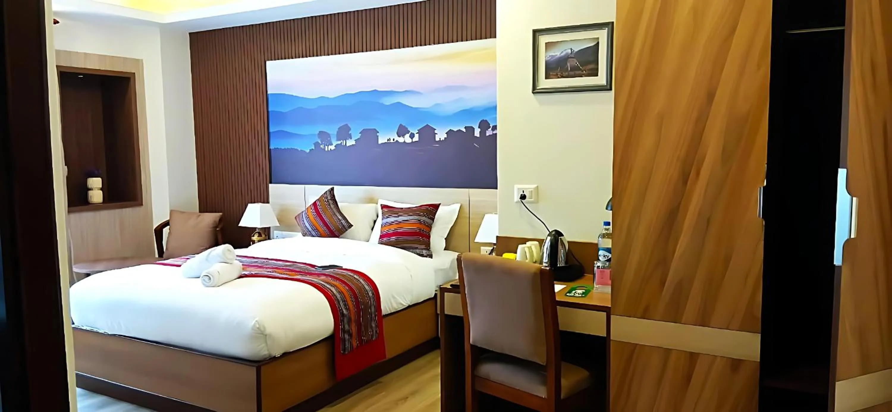 Seating area, Bed in Hotel Sherpani