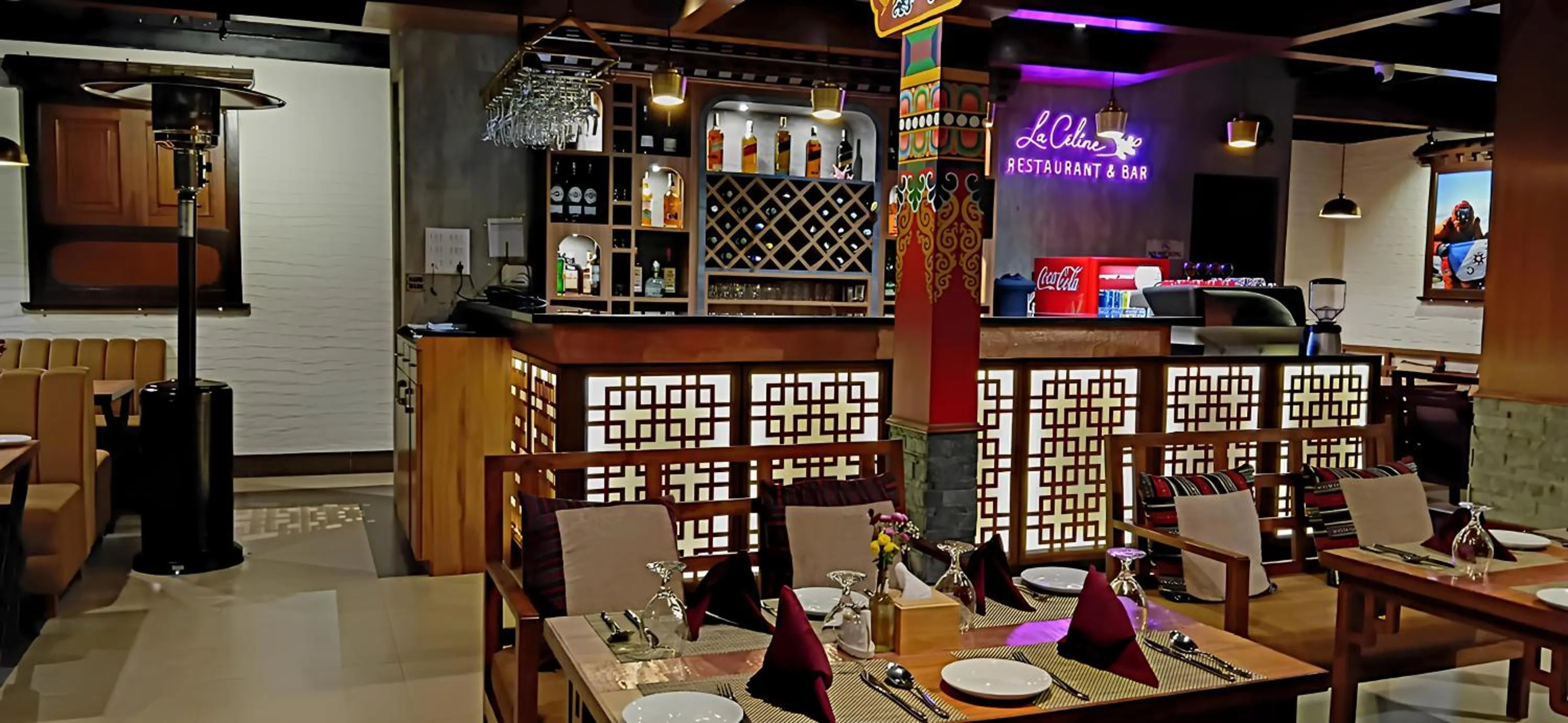 Restaurant/places to eat in Hotel Sherpani