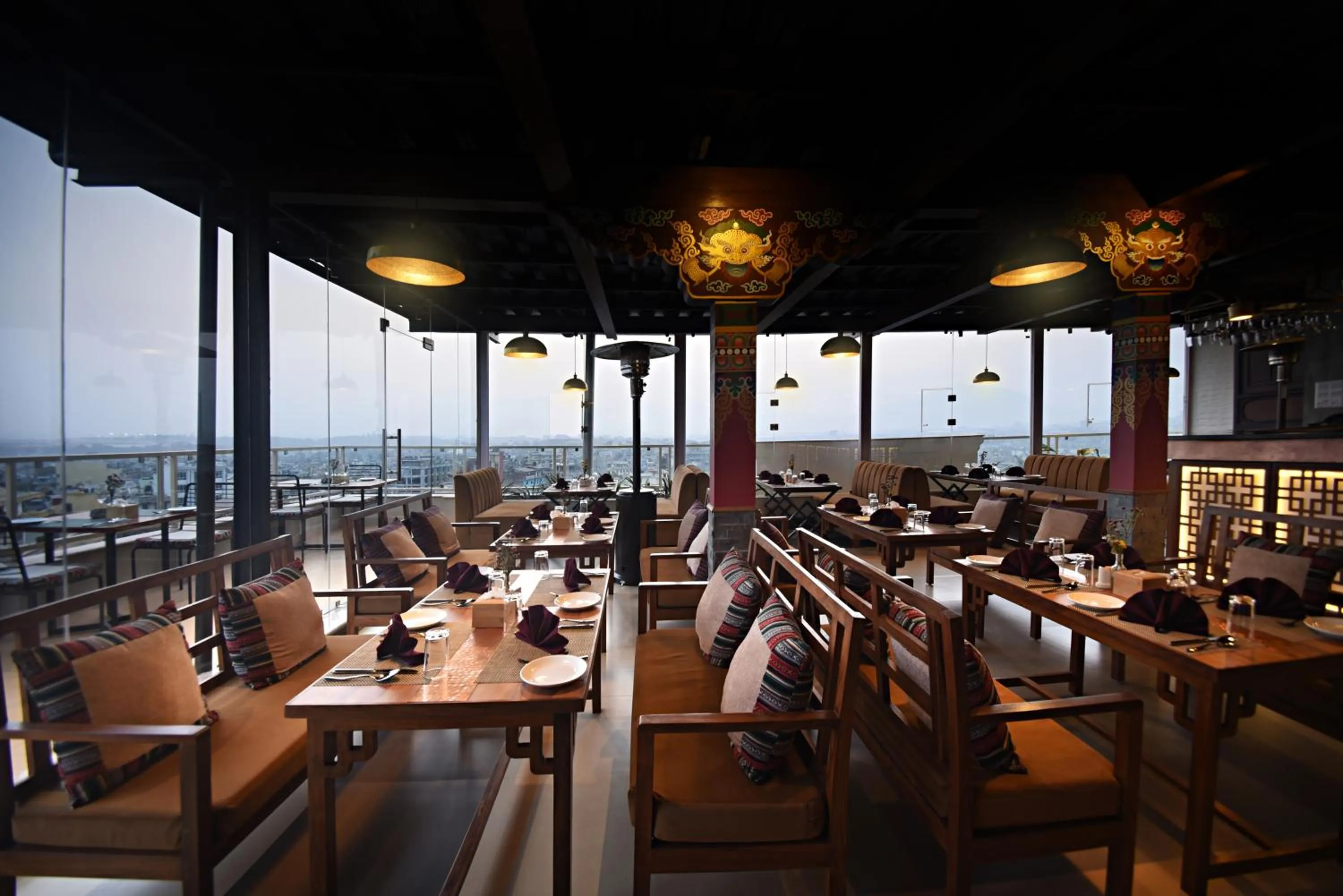 Restaurant/places to eat in Hotel Sherpani