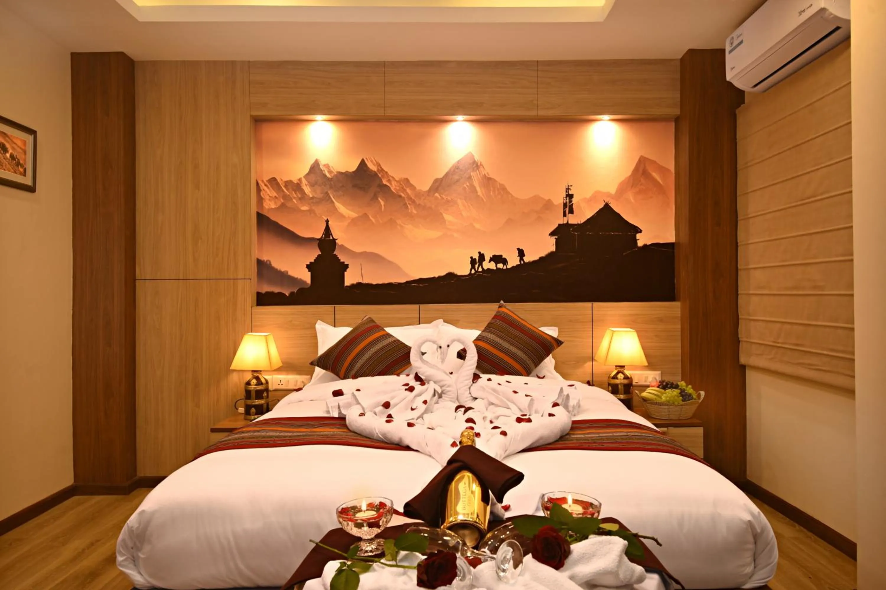 Bedroom, Bed in Hotel Sherpani