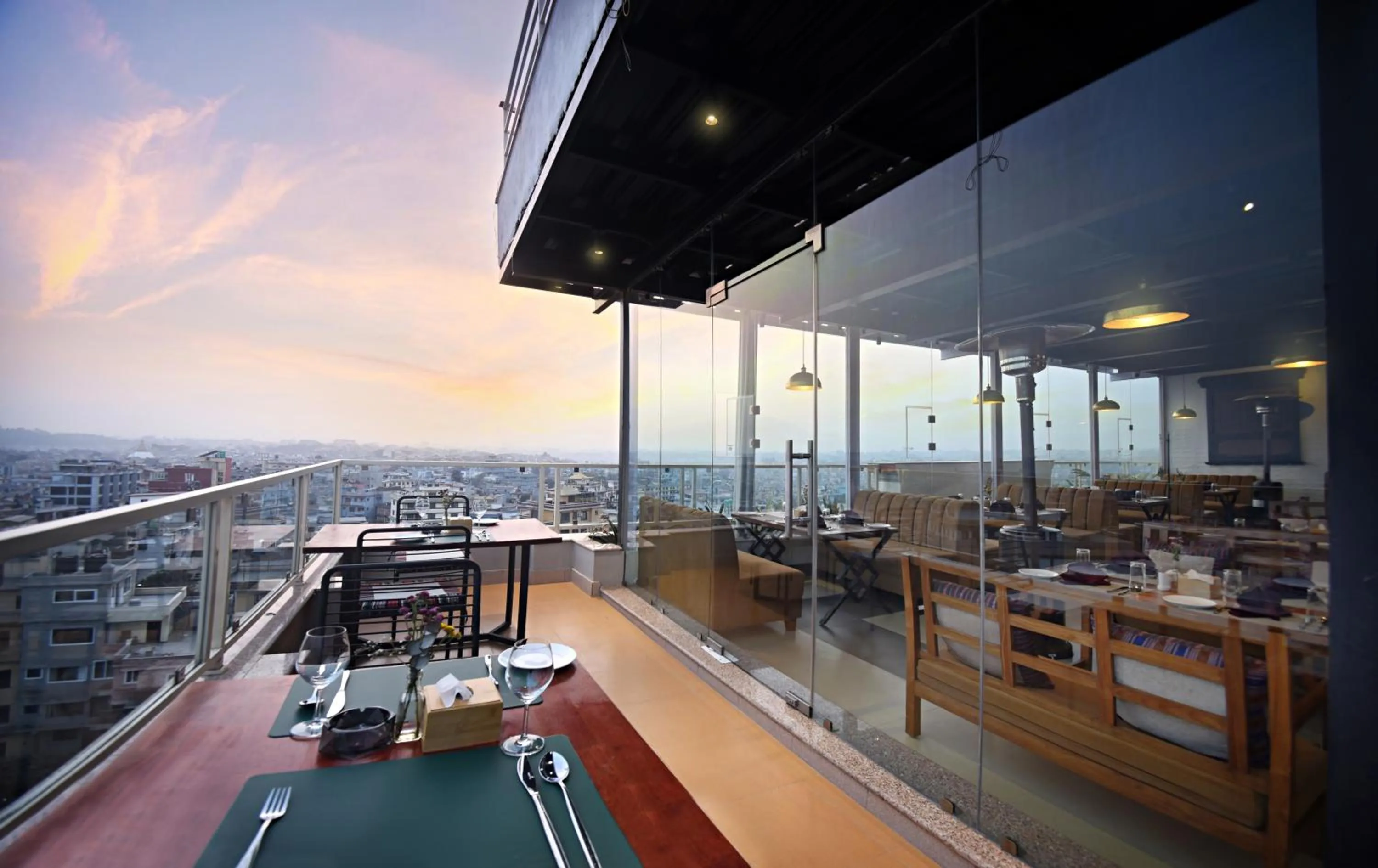 Restaurant/places to eat in Hotel Sherpani